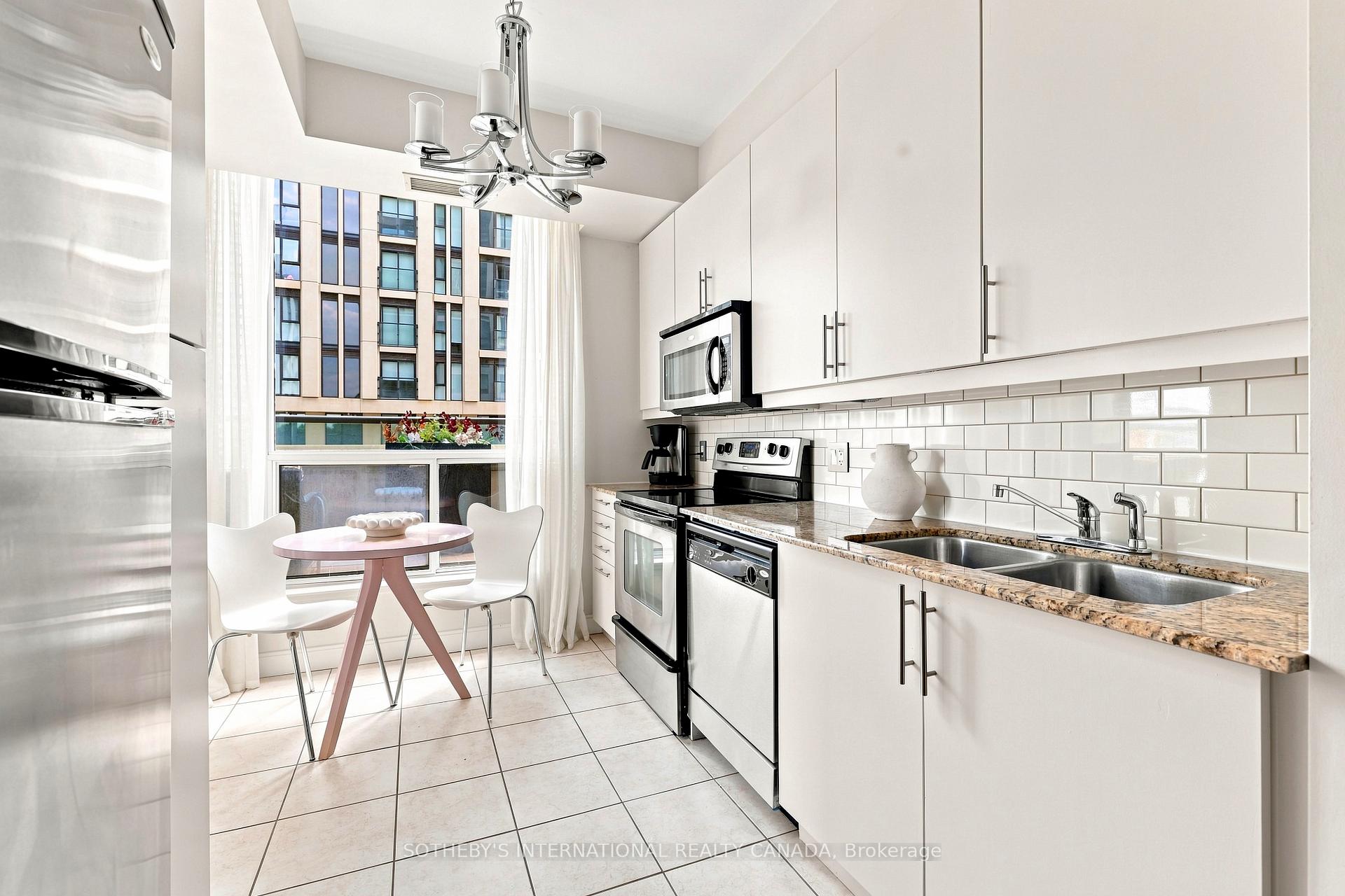 88 Broadway Avenue 409, Toronto Unit: 409