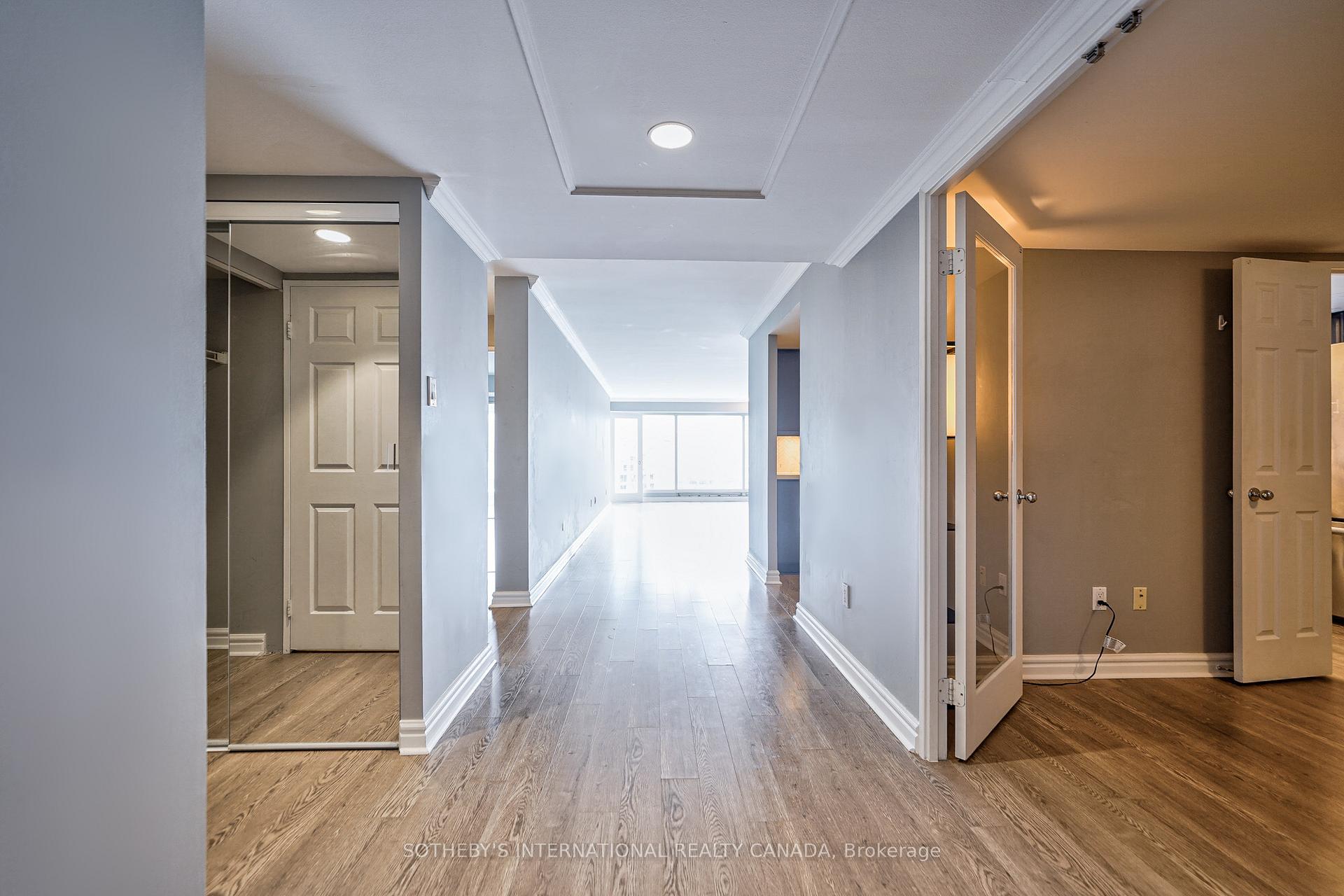 33 University Avenue 2506, Toronto Unit: 2506