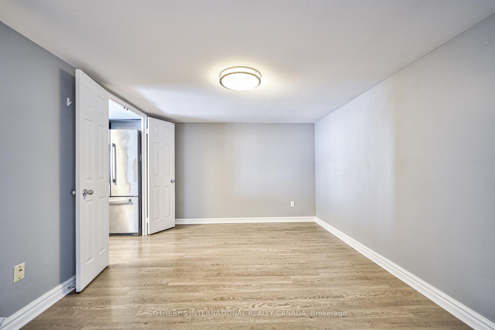 33 University Avenue 2506, Toronto Unit: 2506