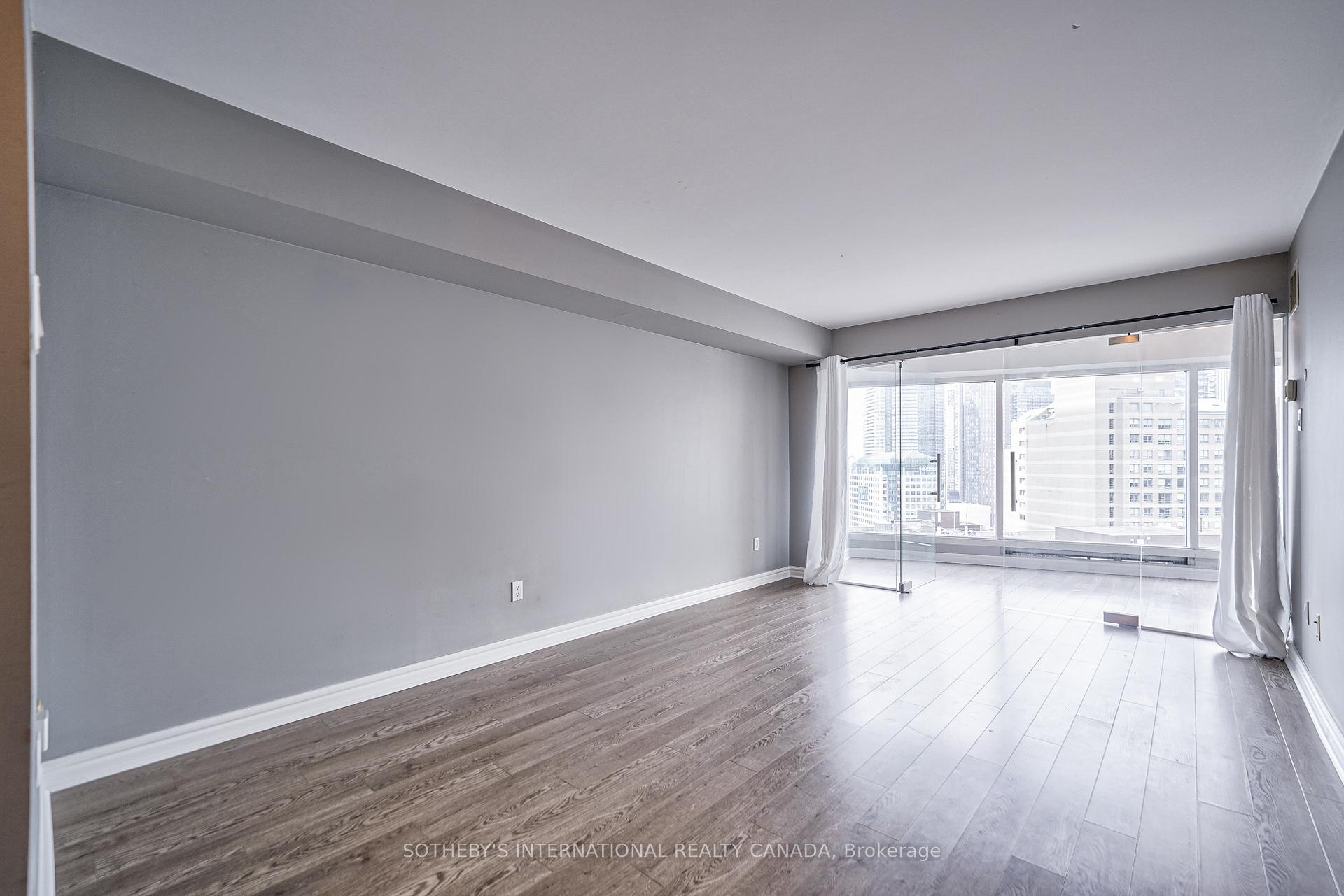 33 University Avenue 2506, Toronto Unit: 2506
