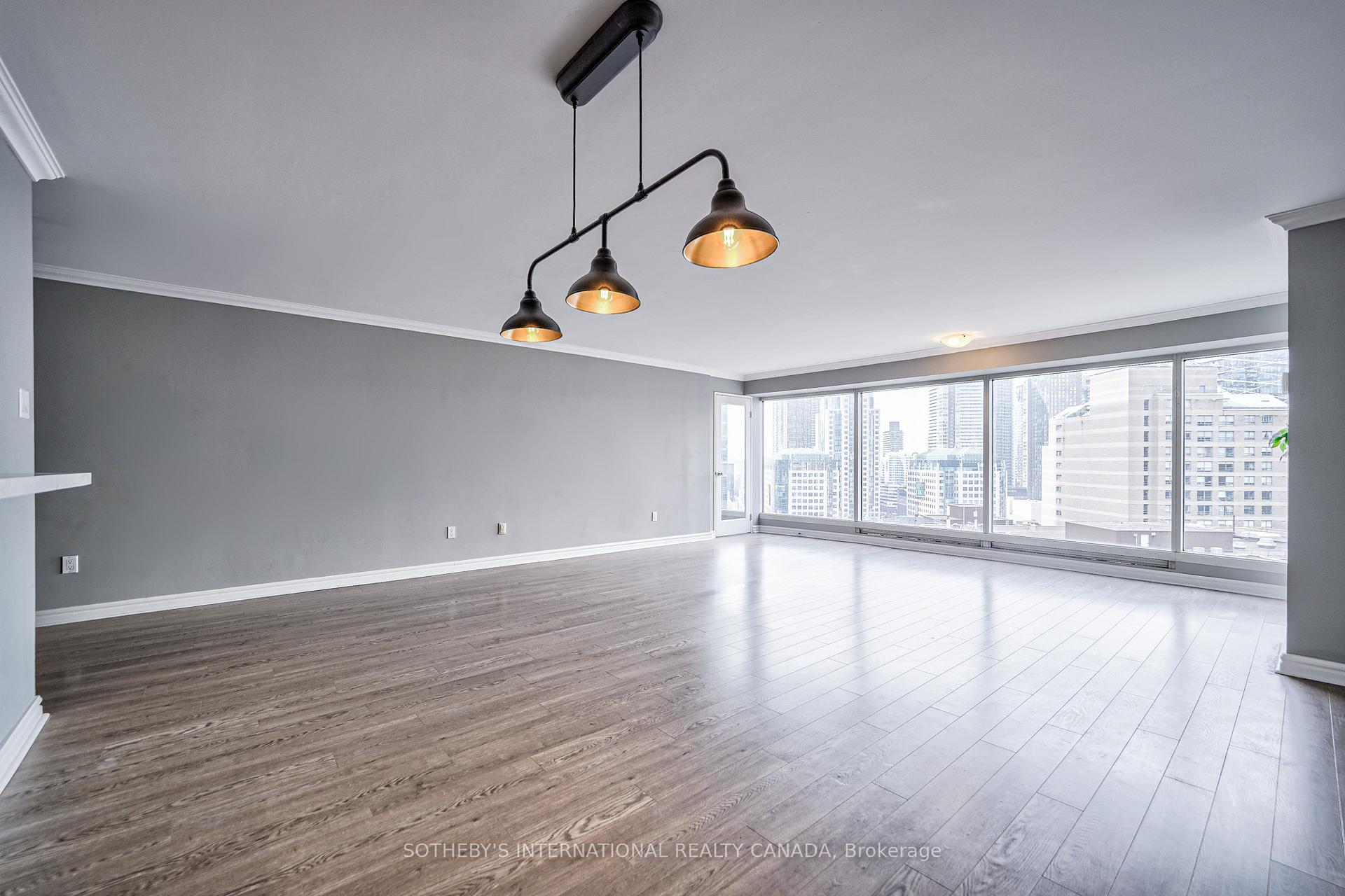 33 University Avenue 2506, Toronto Unit: 2506