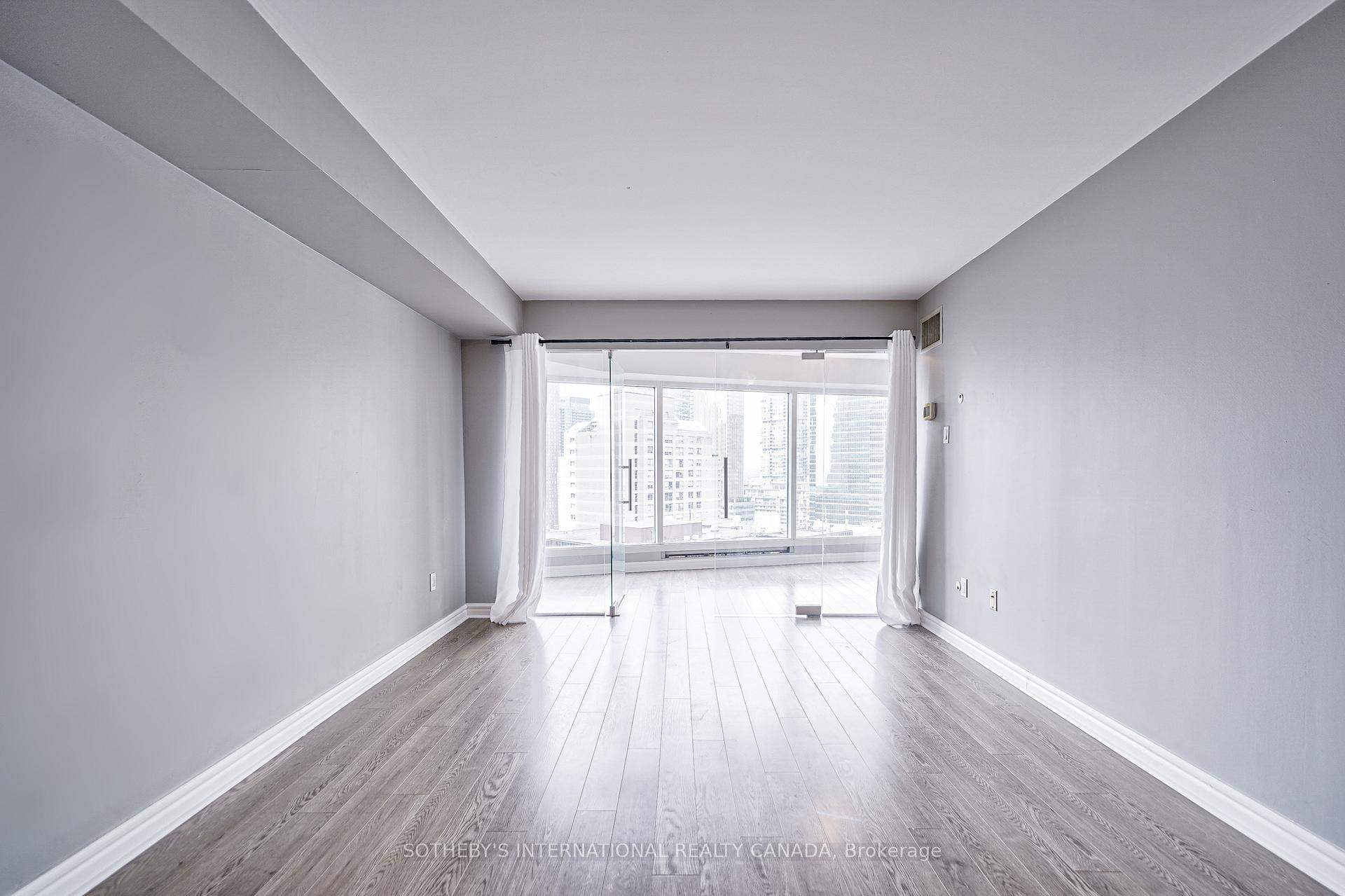 33 University Avenue 2506, Toronto Unit: 2506