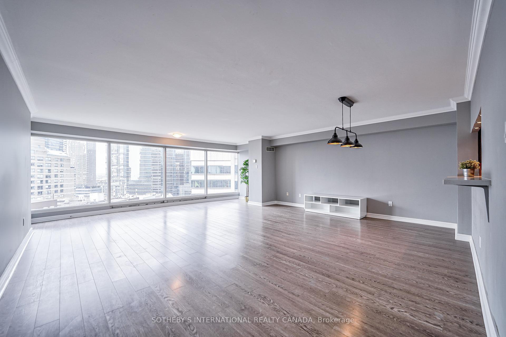 33 University Avenue 2506, Toronto Unit: 2506