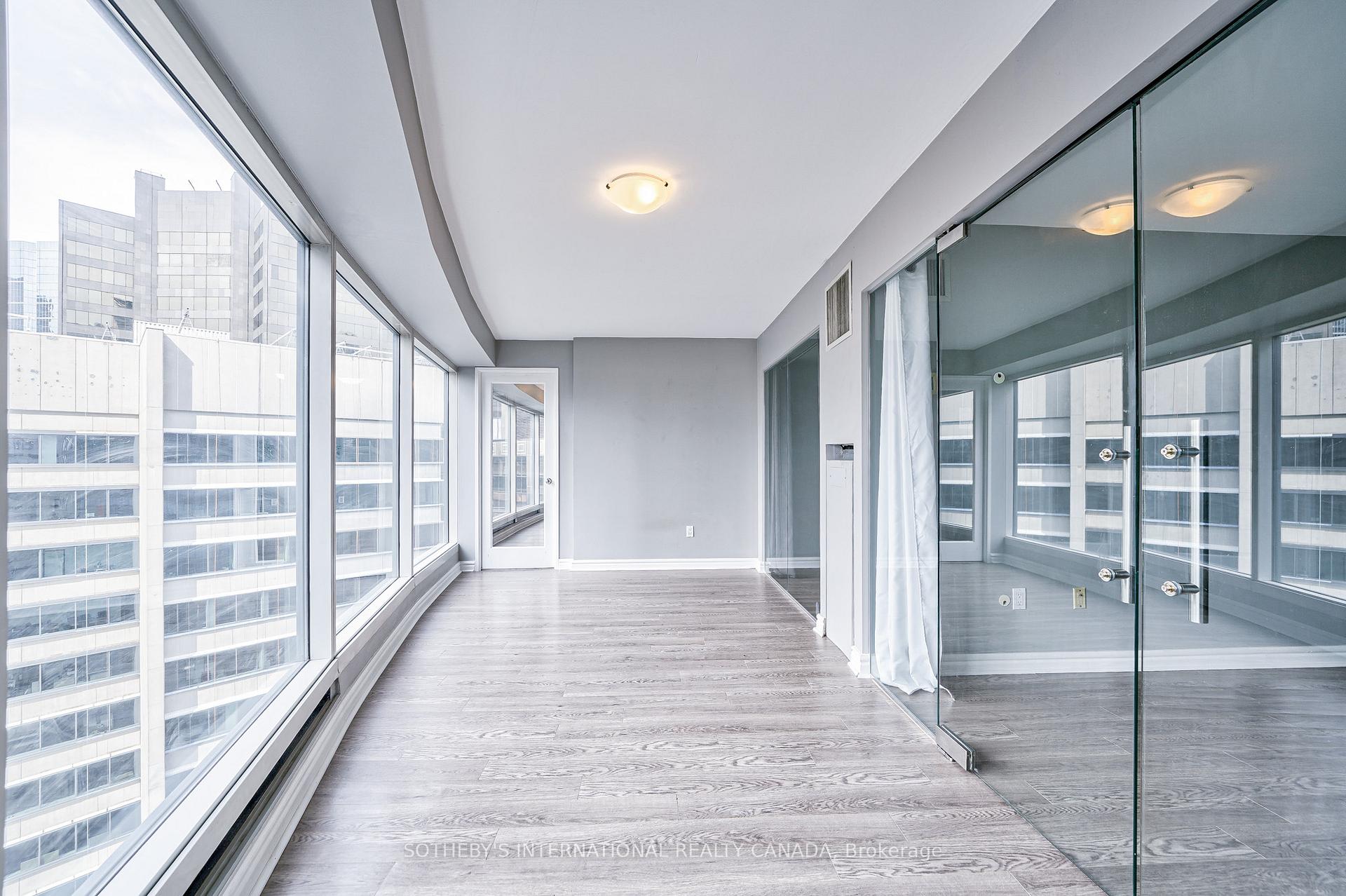 33 University Avenue 2506, Toronto Unit: 2506