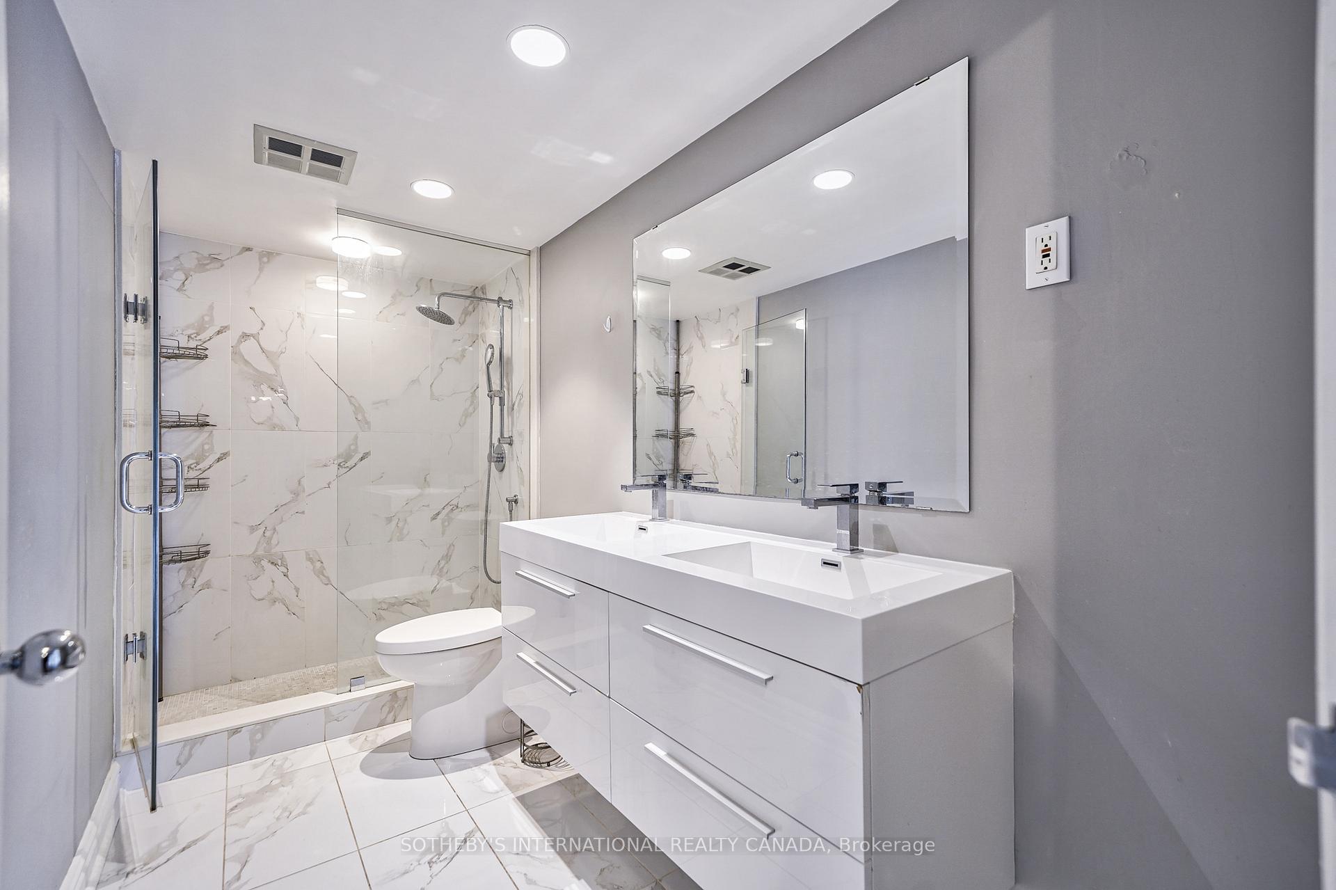 33 University Avenue 2506, Toronto Unit: 2506