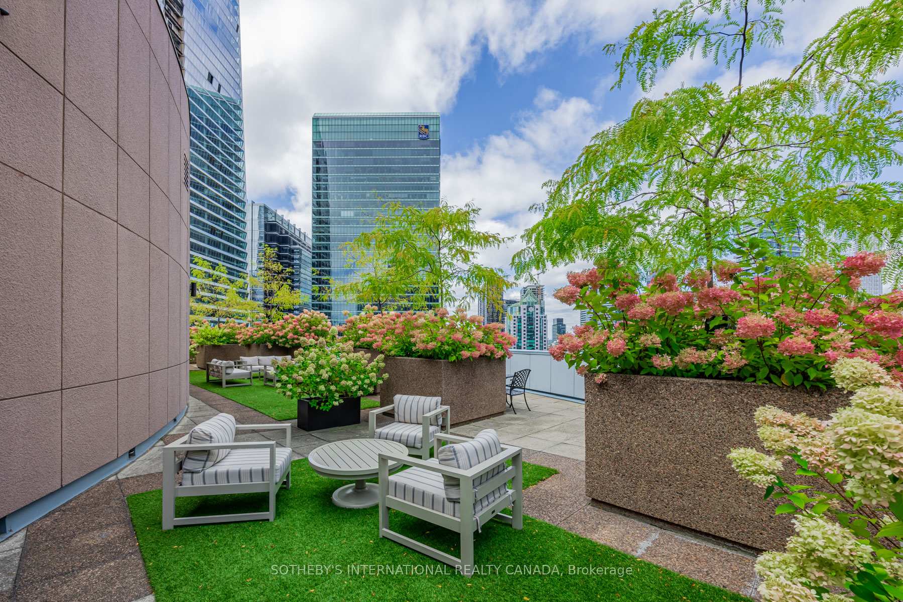 33 University Avenue 2506, Toronto Unit: 2506