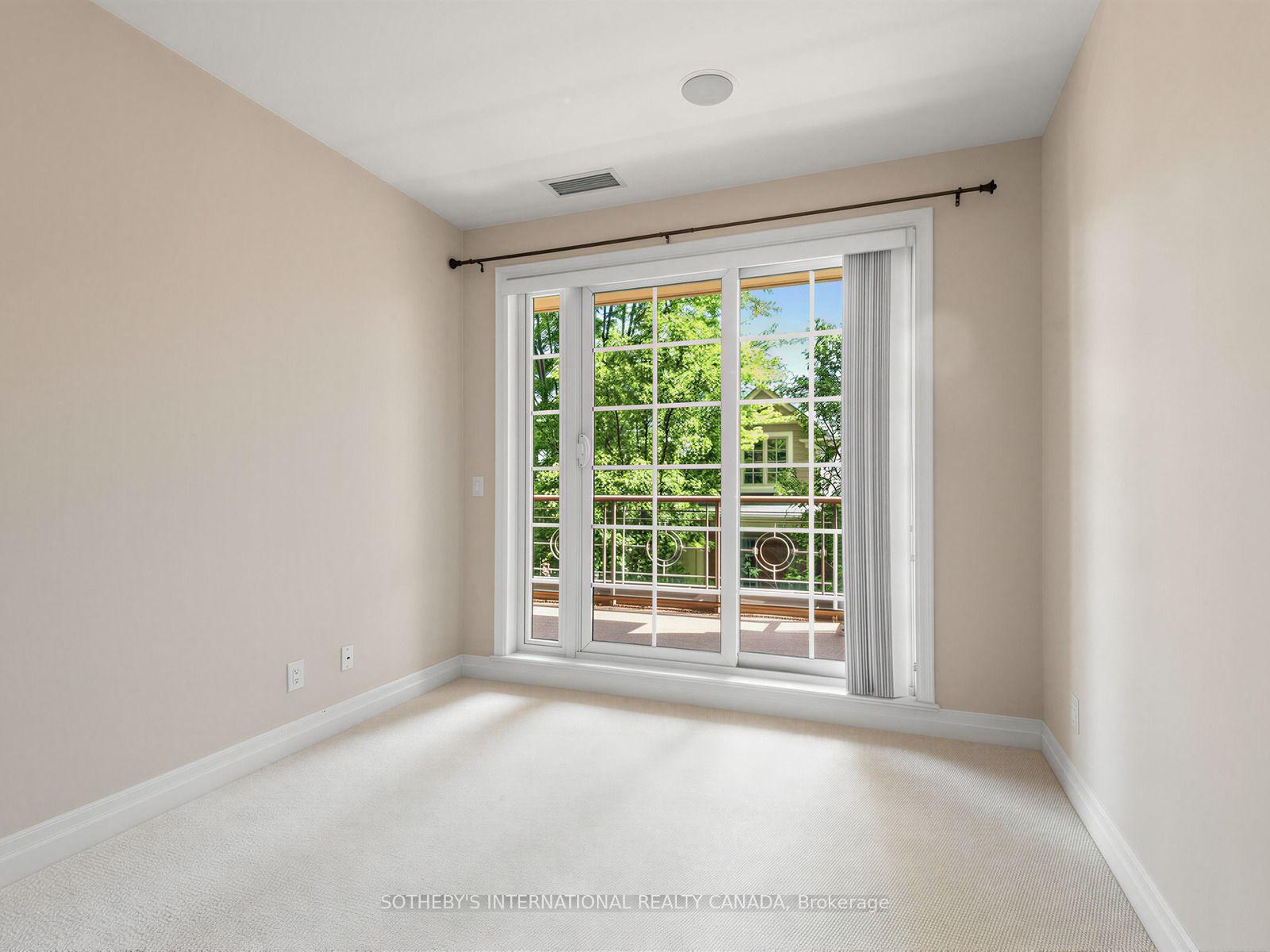 21 Burkebrook Place 224, Toronto Unit: 224