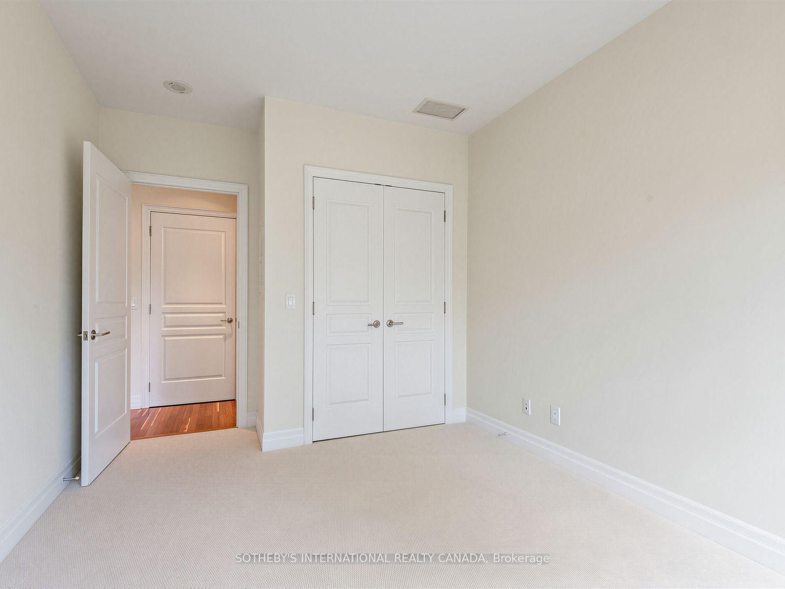 21 Burkebrook Place 224, Toronto Unit: 224