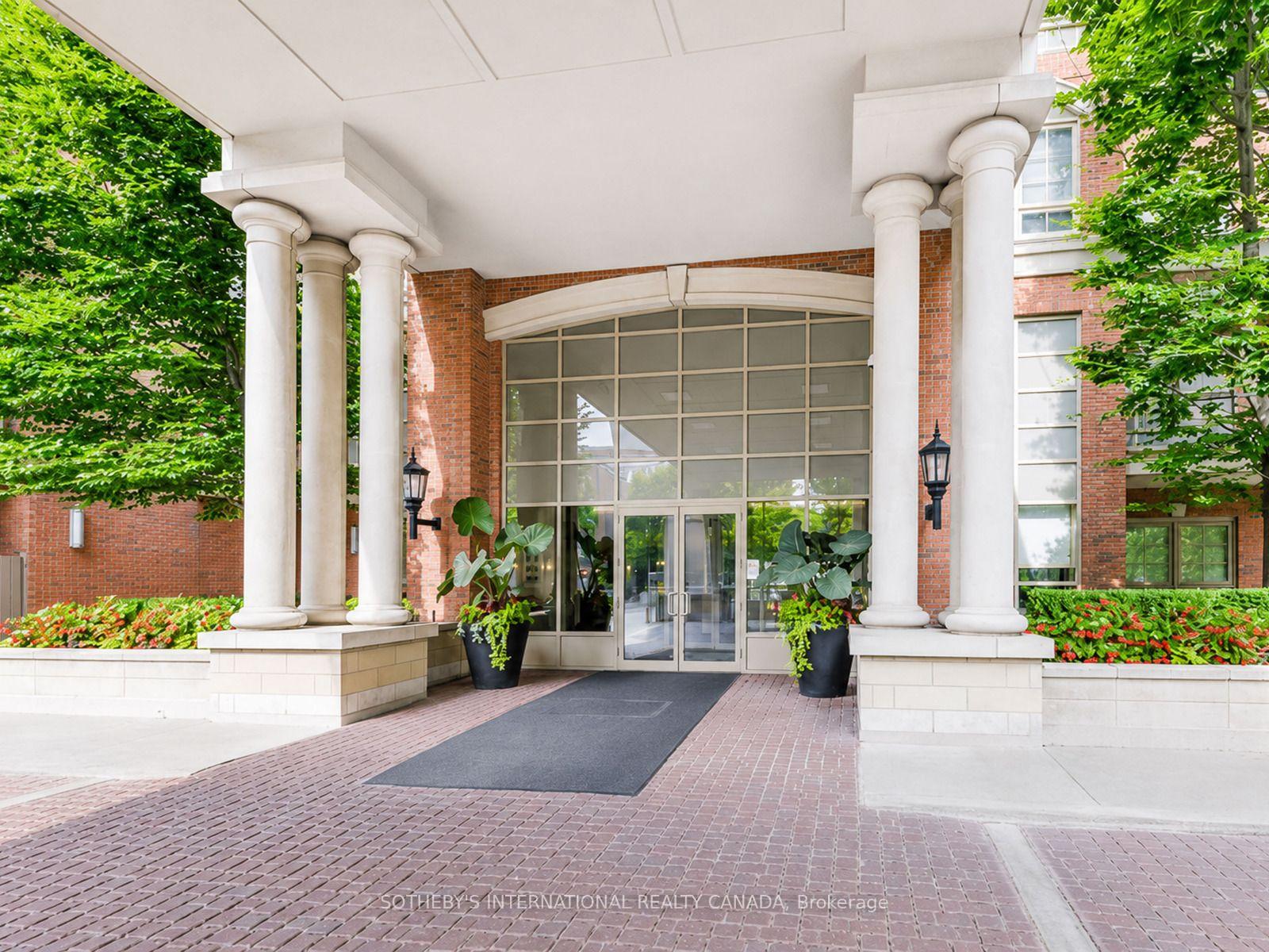 21 Burkebrook Place 224, Toronto Unit: 224
