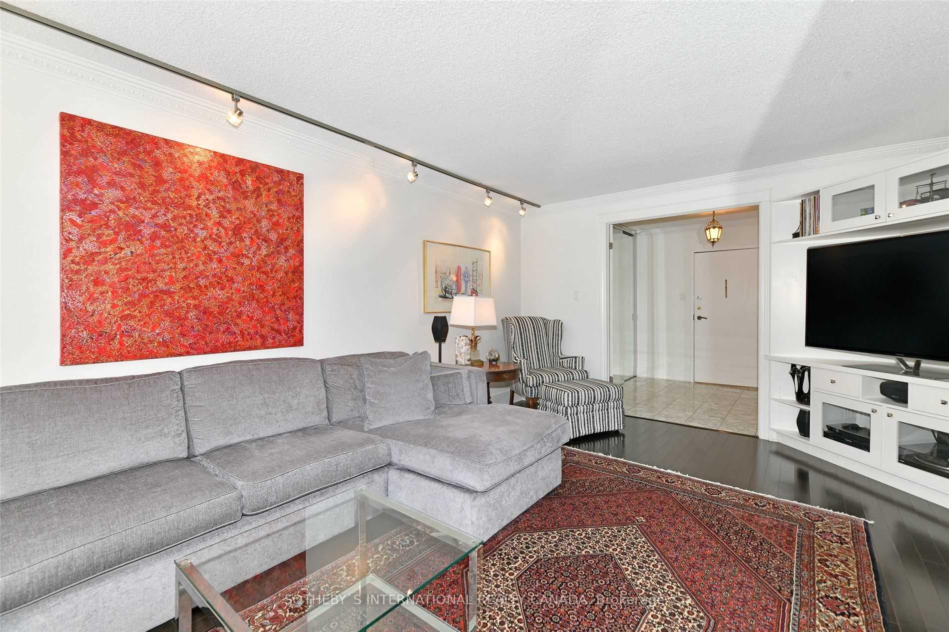 18 Lower Village Gate 111, Toronto Unit: 111