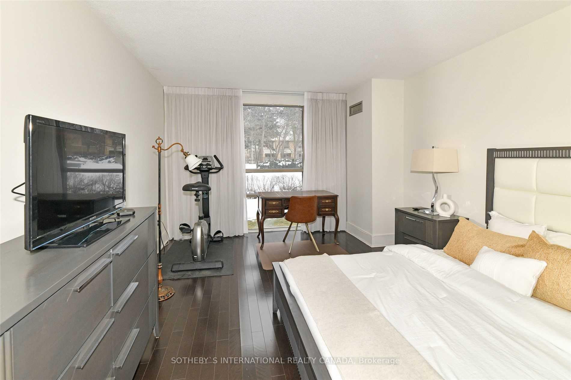 18 Lower Village Gate 111, Toronto Unit: 111