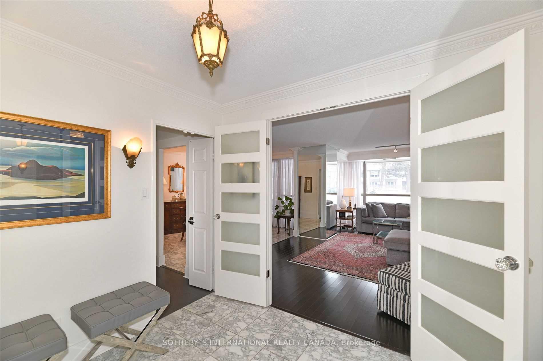18 Lower Village Gate 111, Toronto Unit: 111