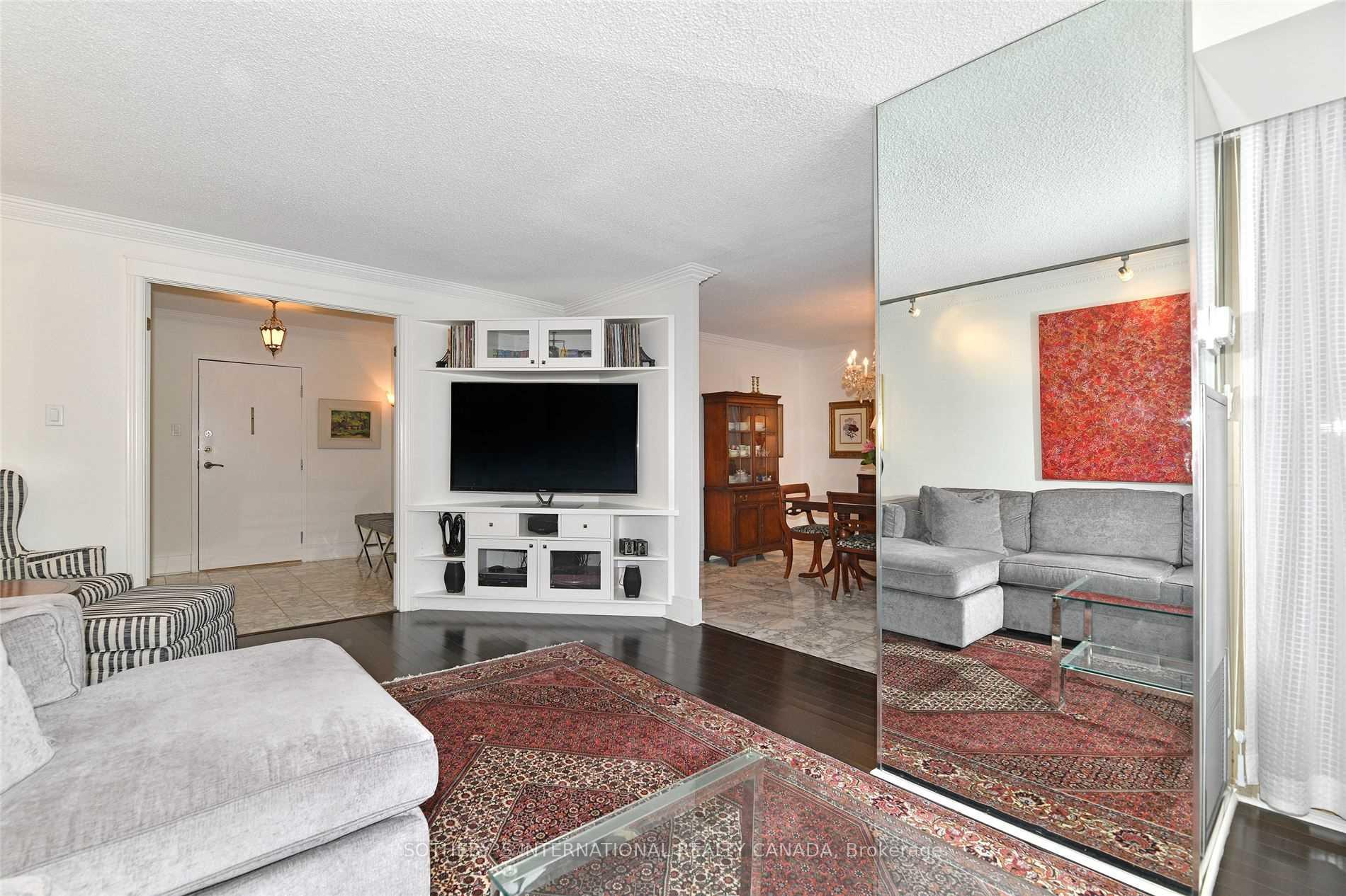 18 Lower Village Gate 111, Toronto Unit: 111
