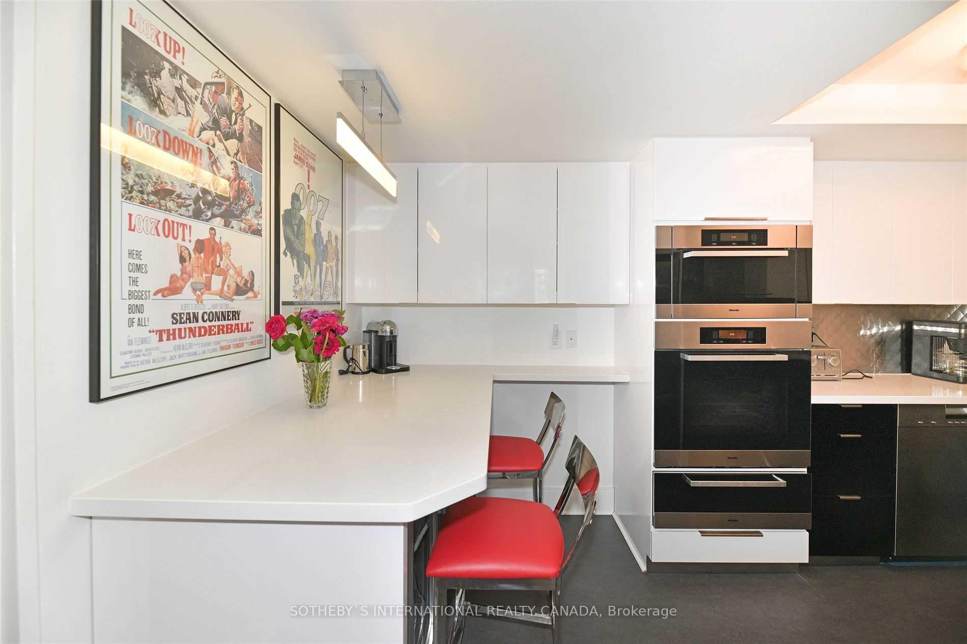 18 Lower Village Gate 111, Toronto Unit: 111