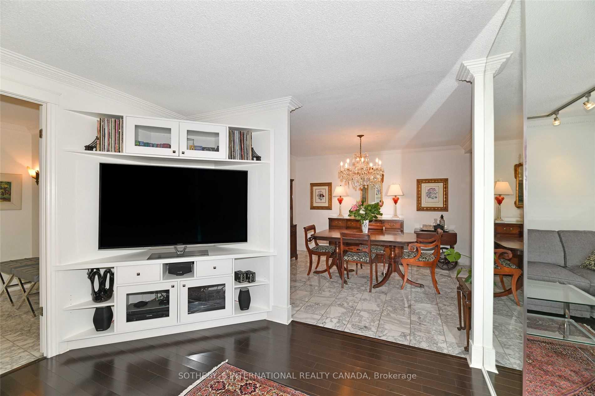 18 Lower Village Gate 111, Toronto Unit: 111