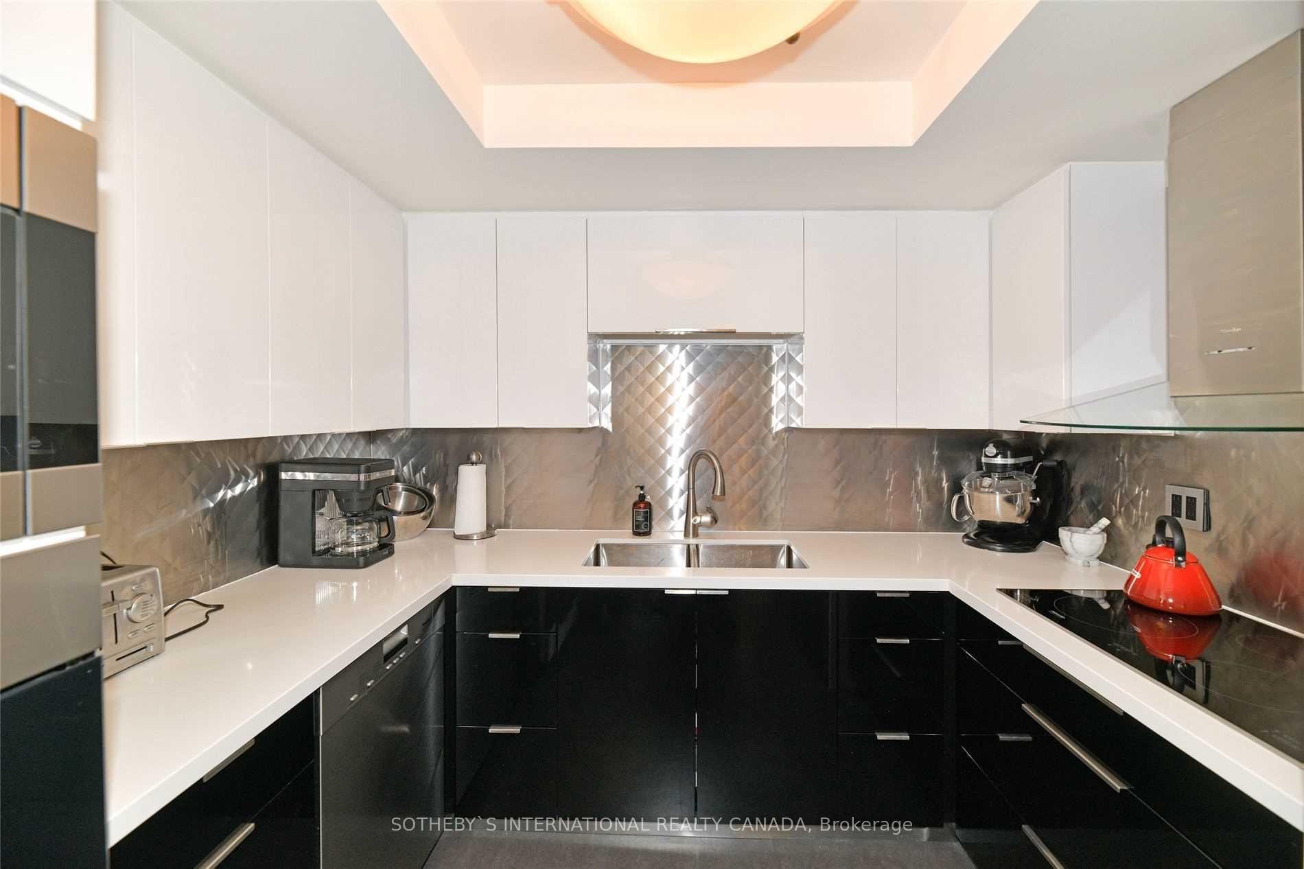 18 Lower Village Gate 111, Toronto Unit: 111