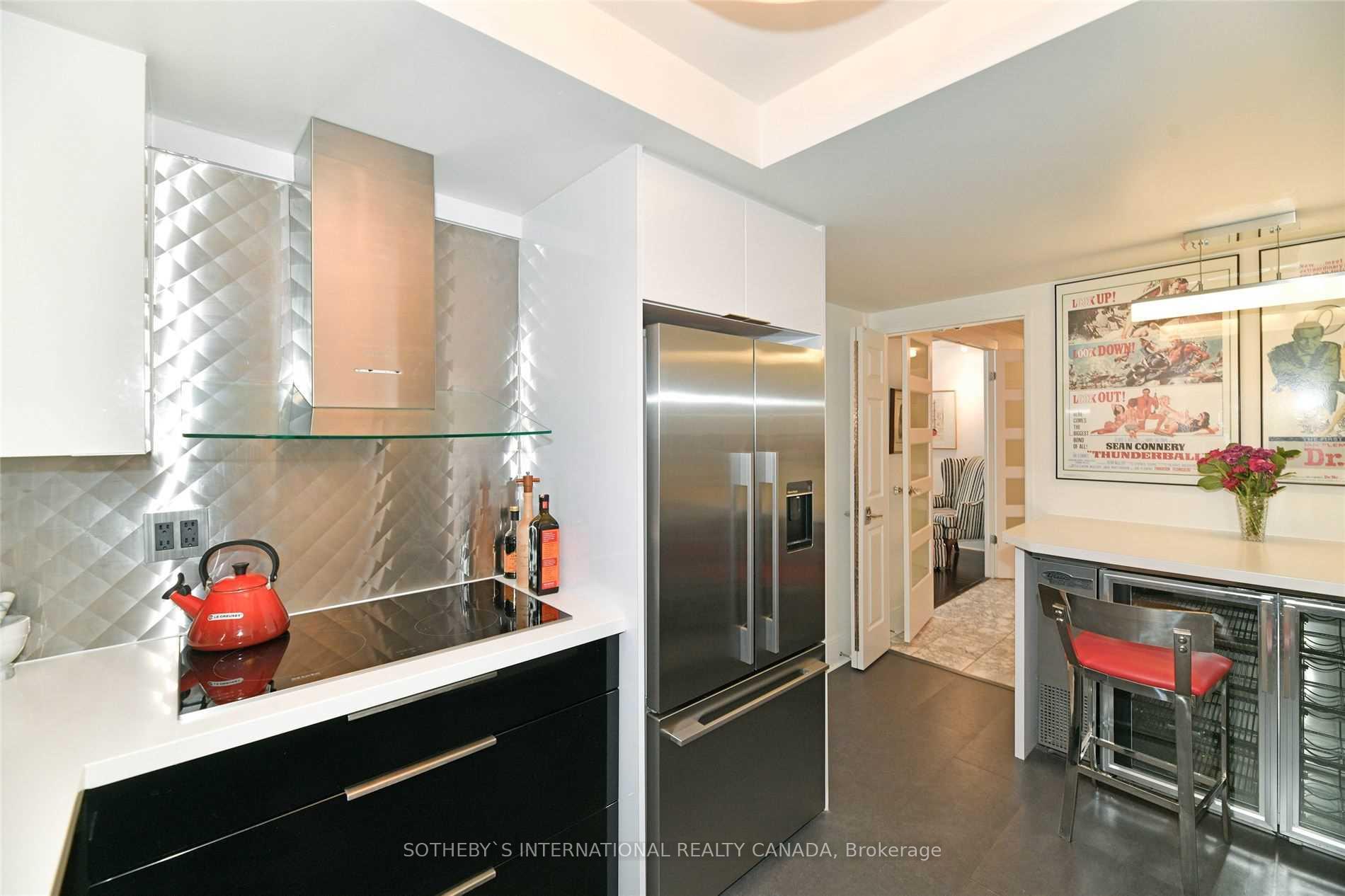 18 Lower Village Gate 111, Toronto Unit: 111