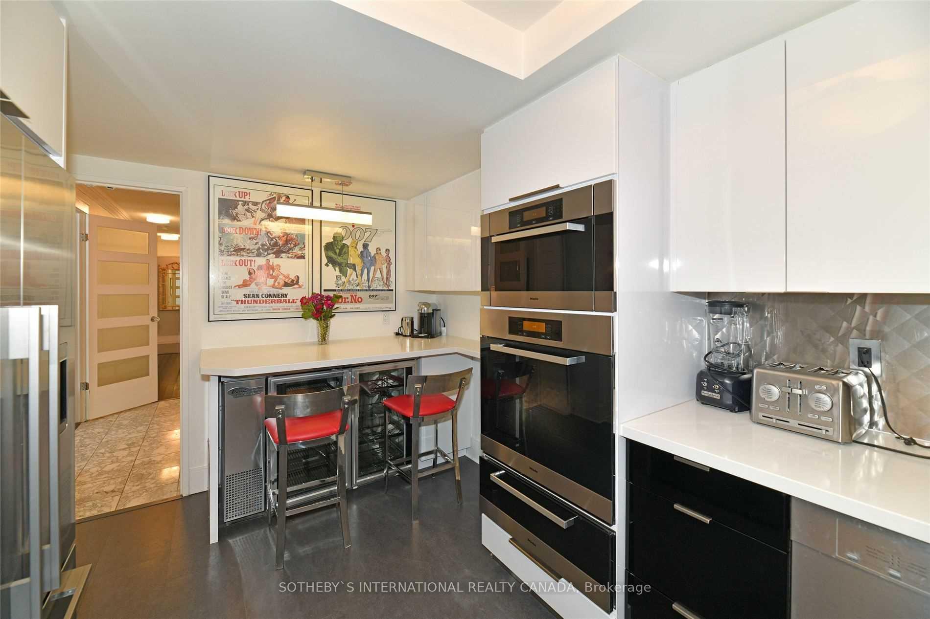 18 Lower Village Gate 111, Toronto Unit: 111
