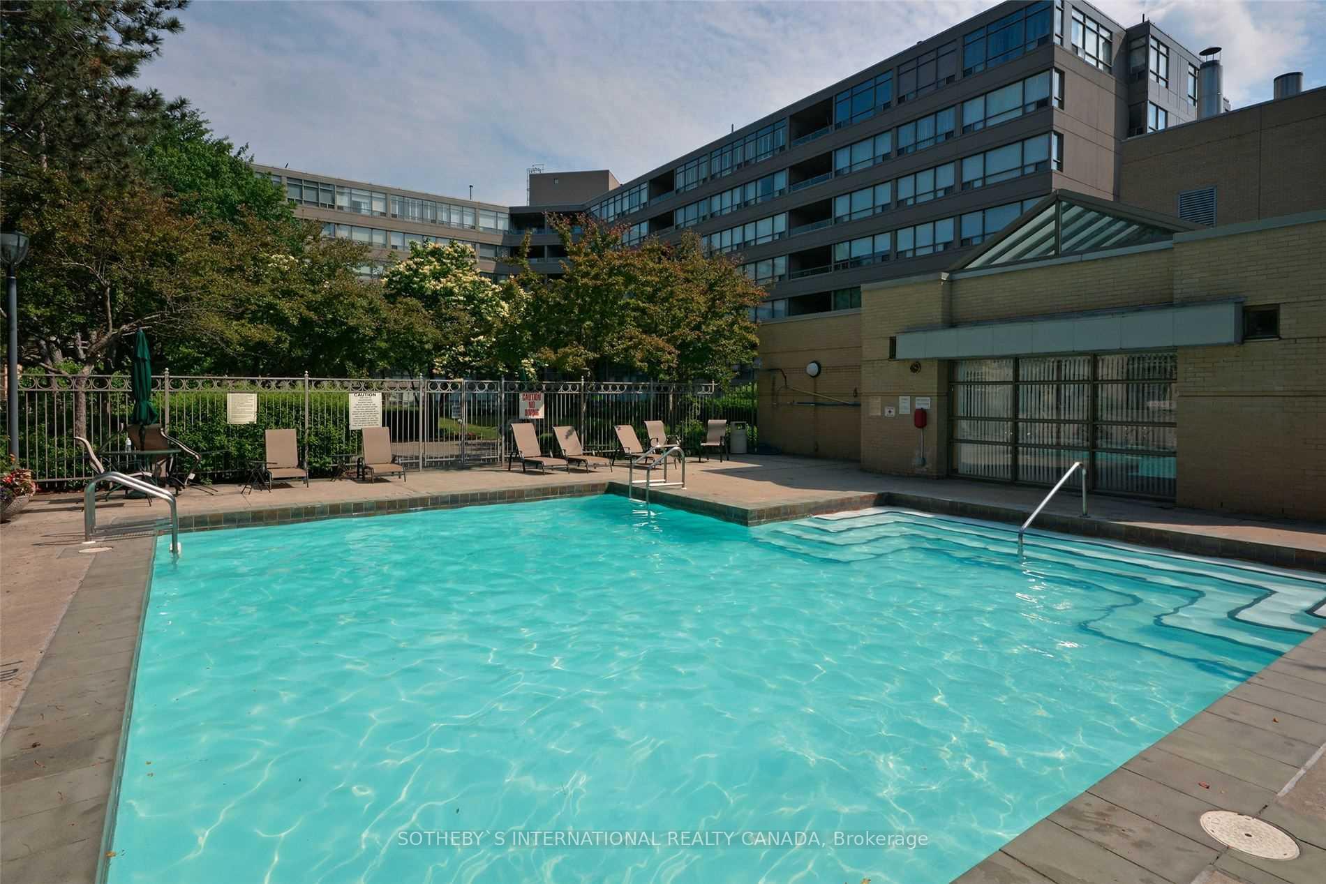 18 Lower Village Gate 111, Toronto Unit: 111