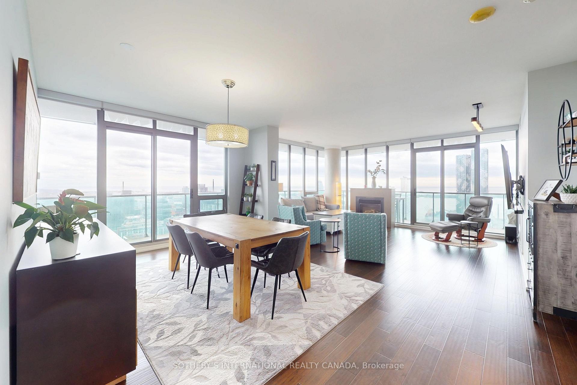 33 Lombard Street 4204, Toronto Unit: 4204