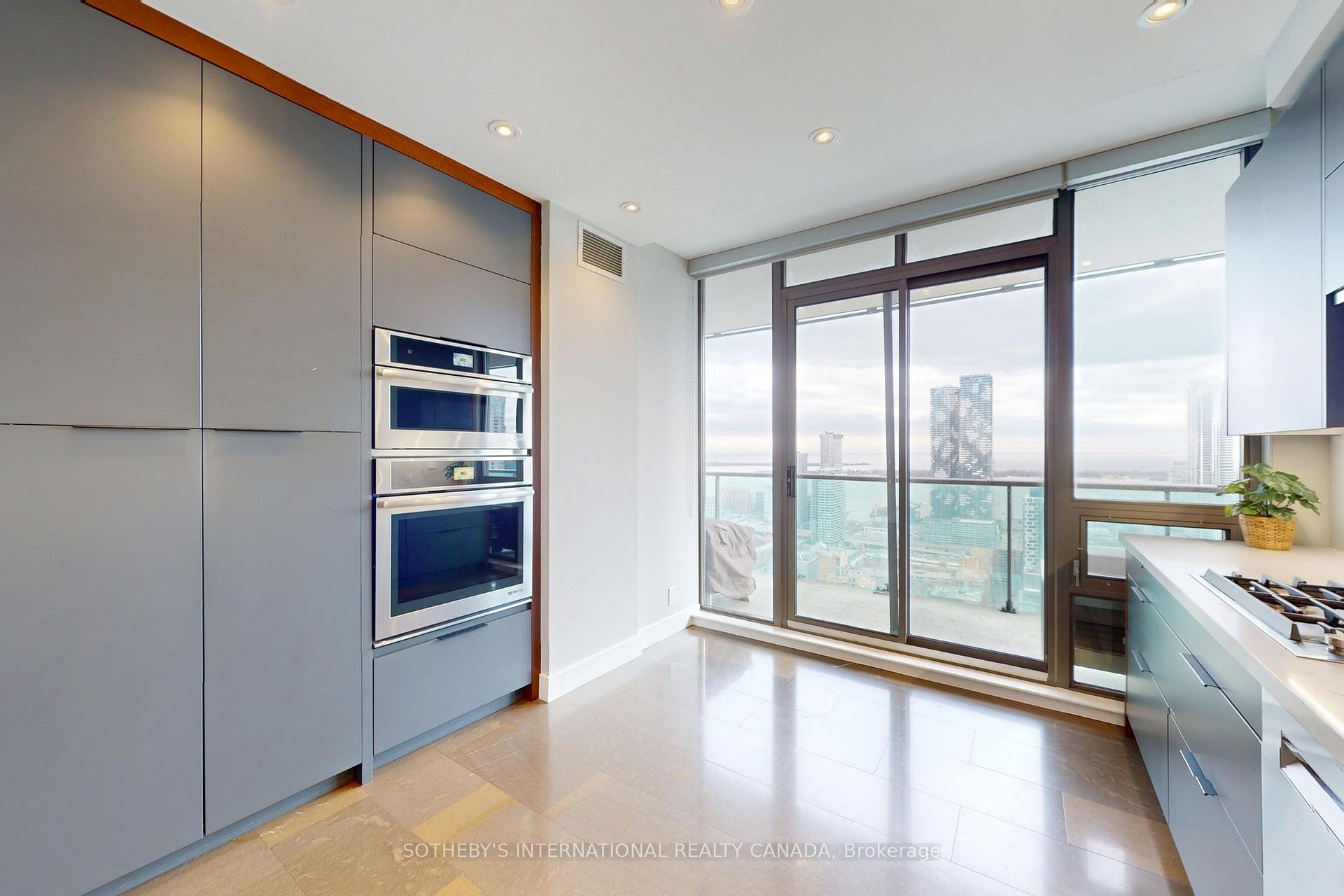 33 Lombard Street 4204, Toronto Unit: 4204