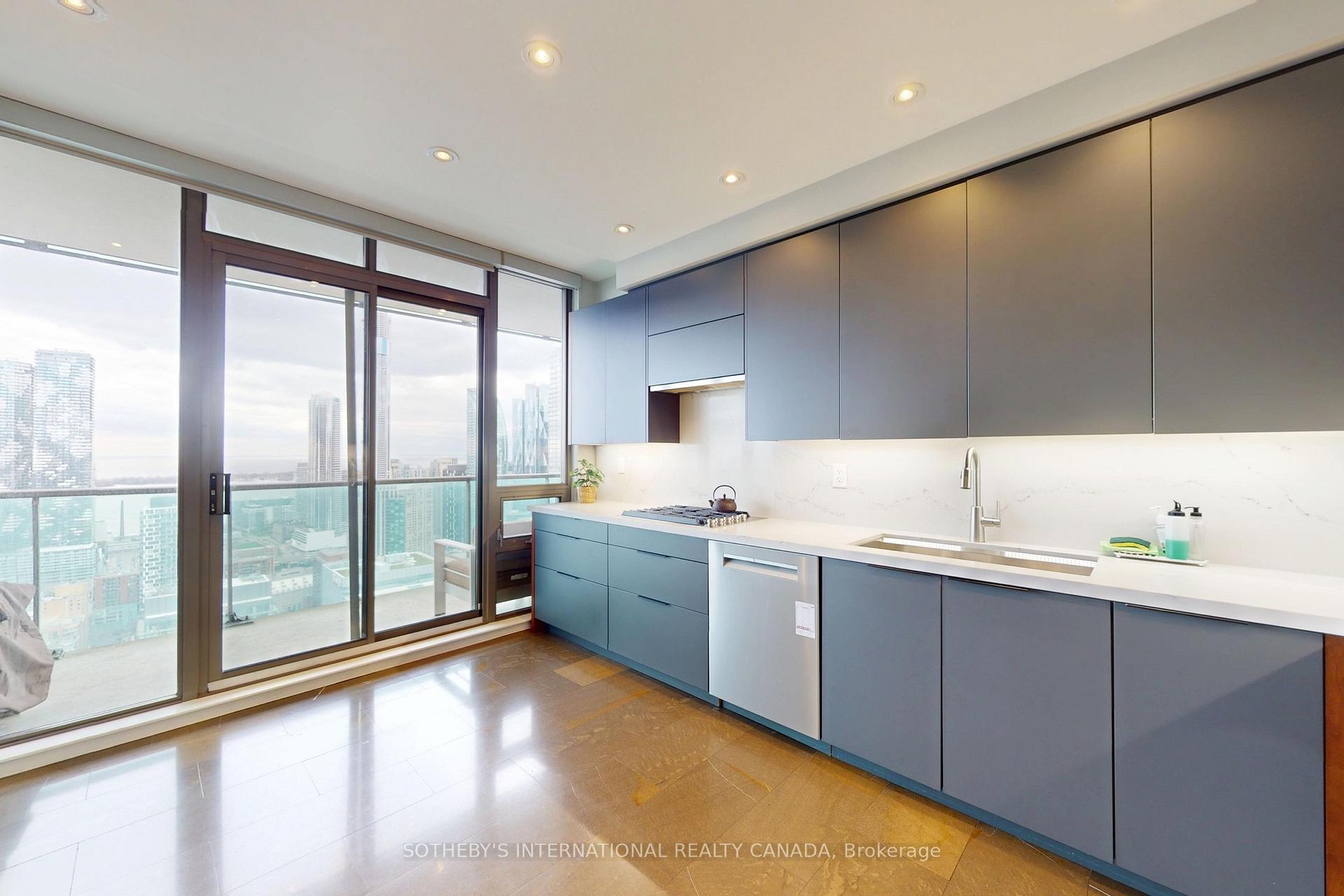 33 Lombard Street 4204, Toronto Unit: 4204