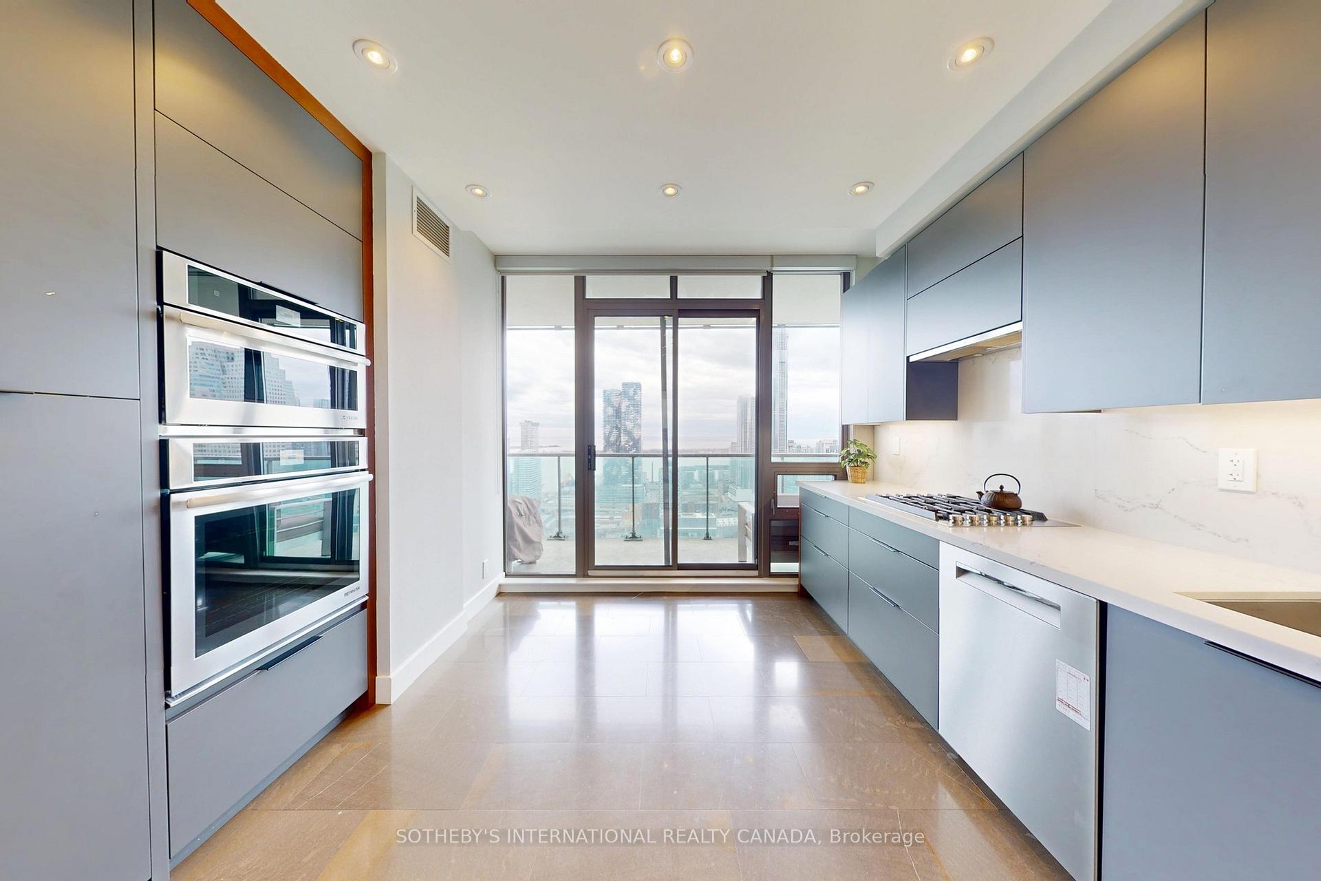 33 Lombard Street 4204, Toronto Unit: 4204