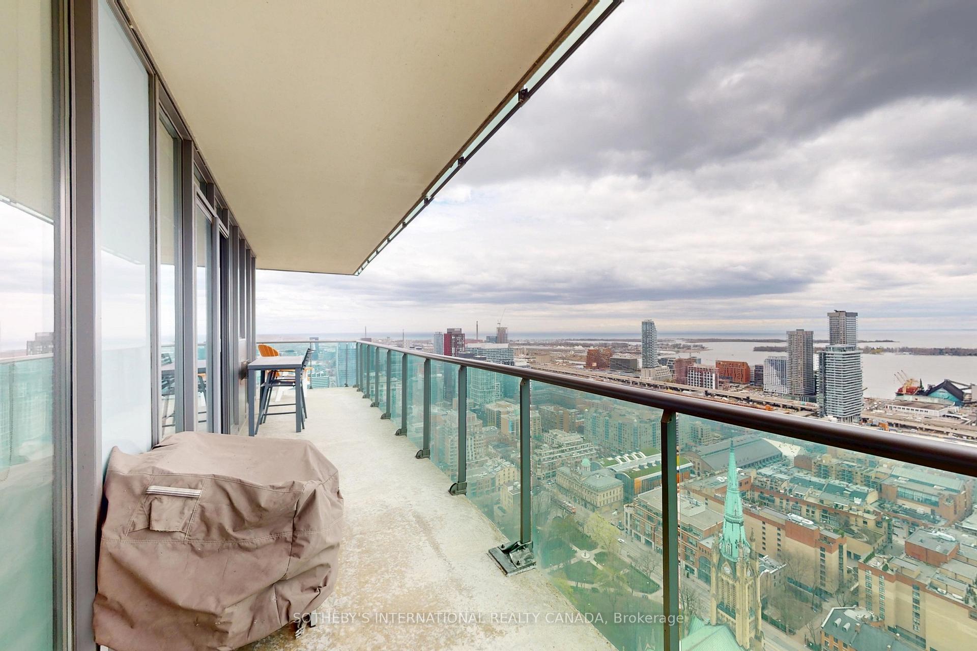 33 Lombard Street 4204, Toronto Unit: 4204