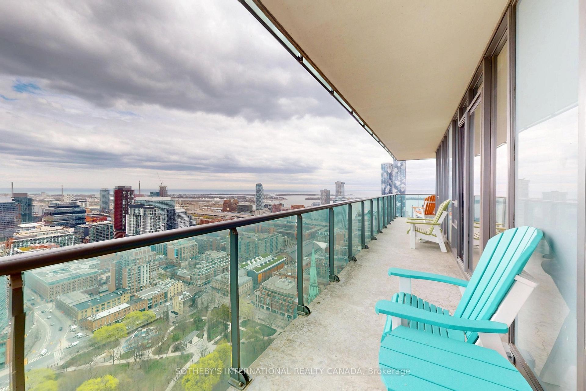33 Lombard Street 4204, Toronto Unit: 4204