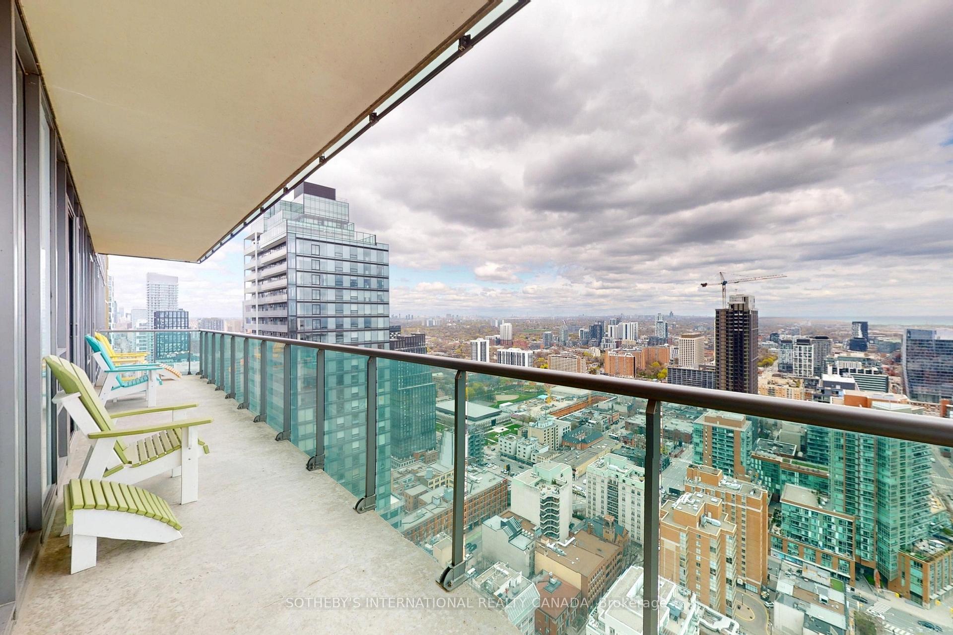 33 Lombard Street 4204, Toronto Unit: 4204