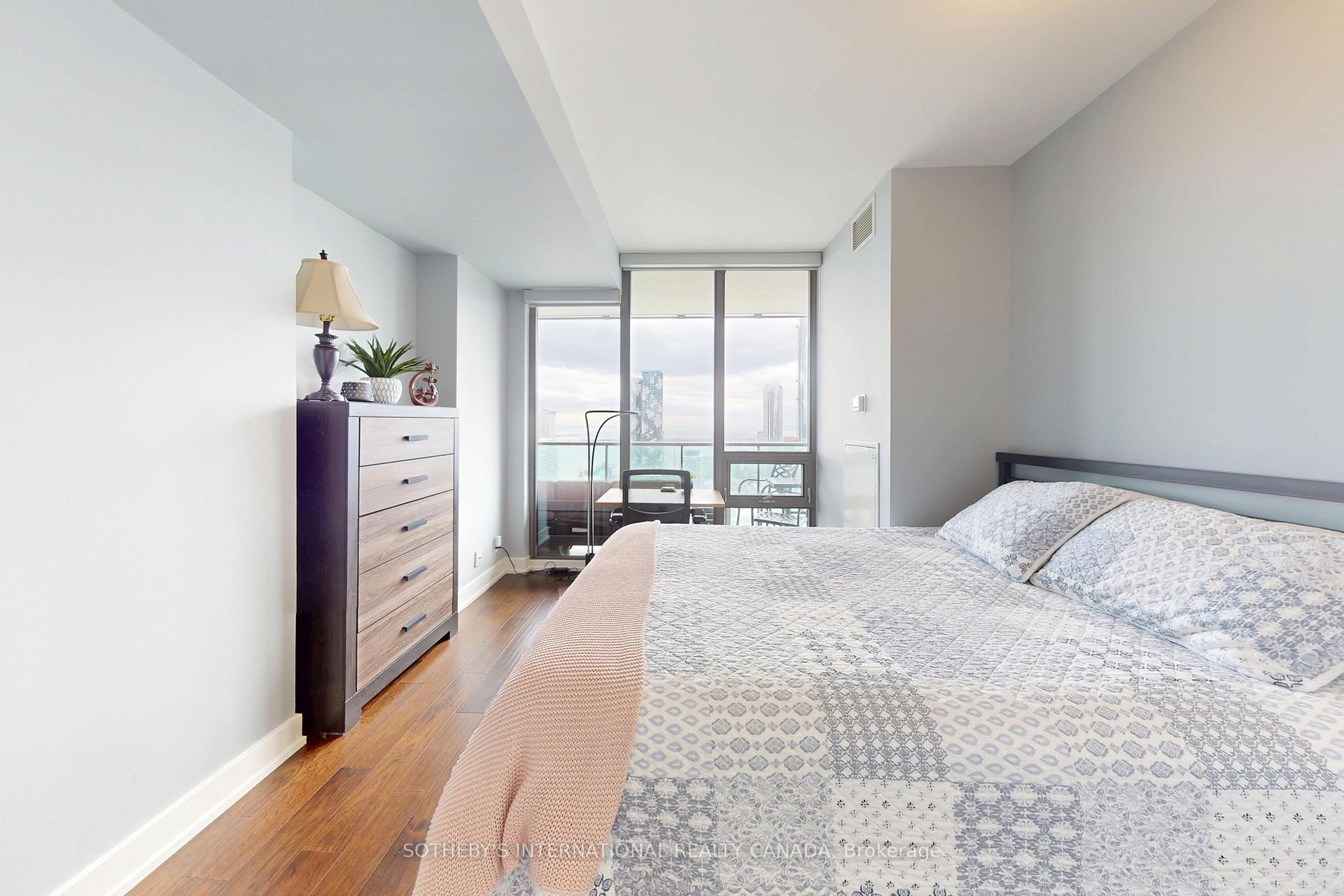 33 Lombard Street 4204, Toronto Unit: 4204
