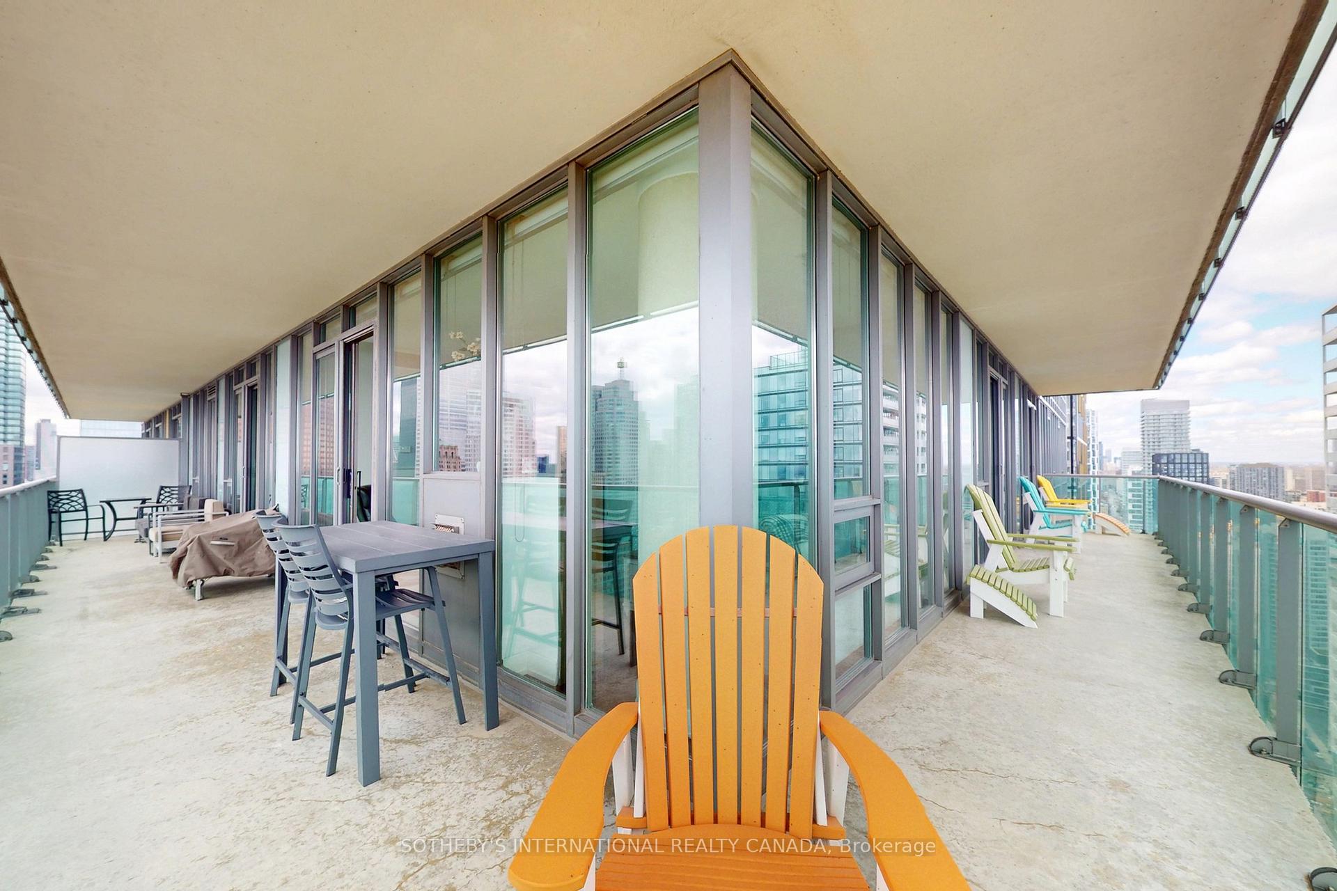 33 Lombard Street 4204, Toronto Unit: 4204