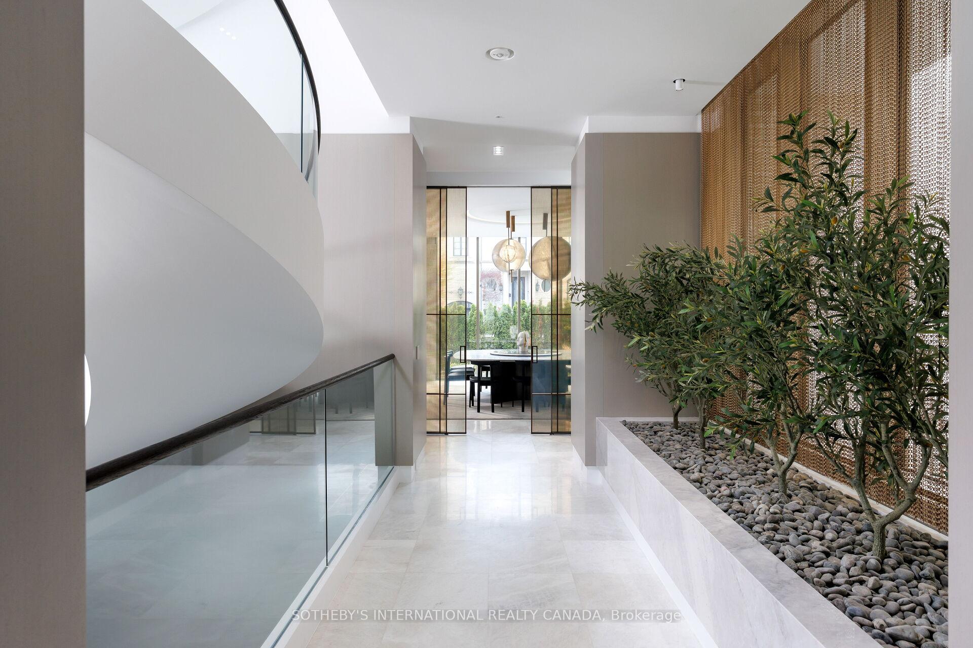 211 Dunvegan Road, Toronto