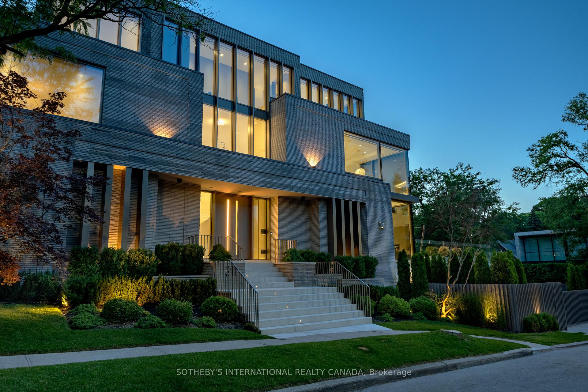 211 Dunvegan Road, Toronto