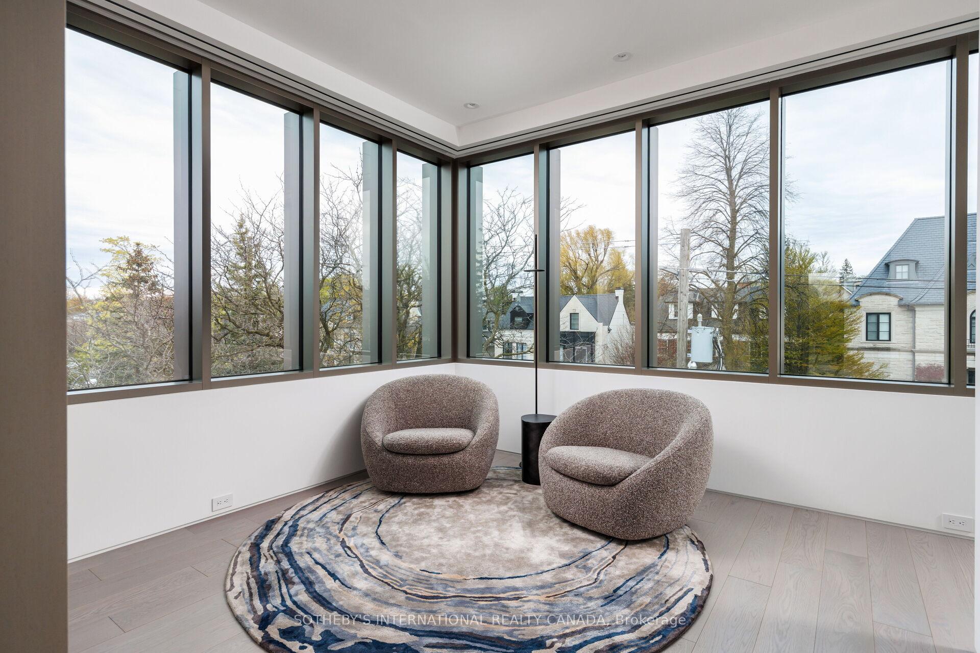 211 Dunvegan Road, Toronto
