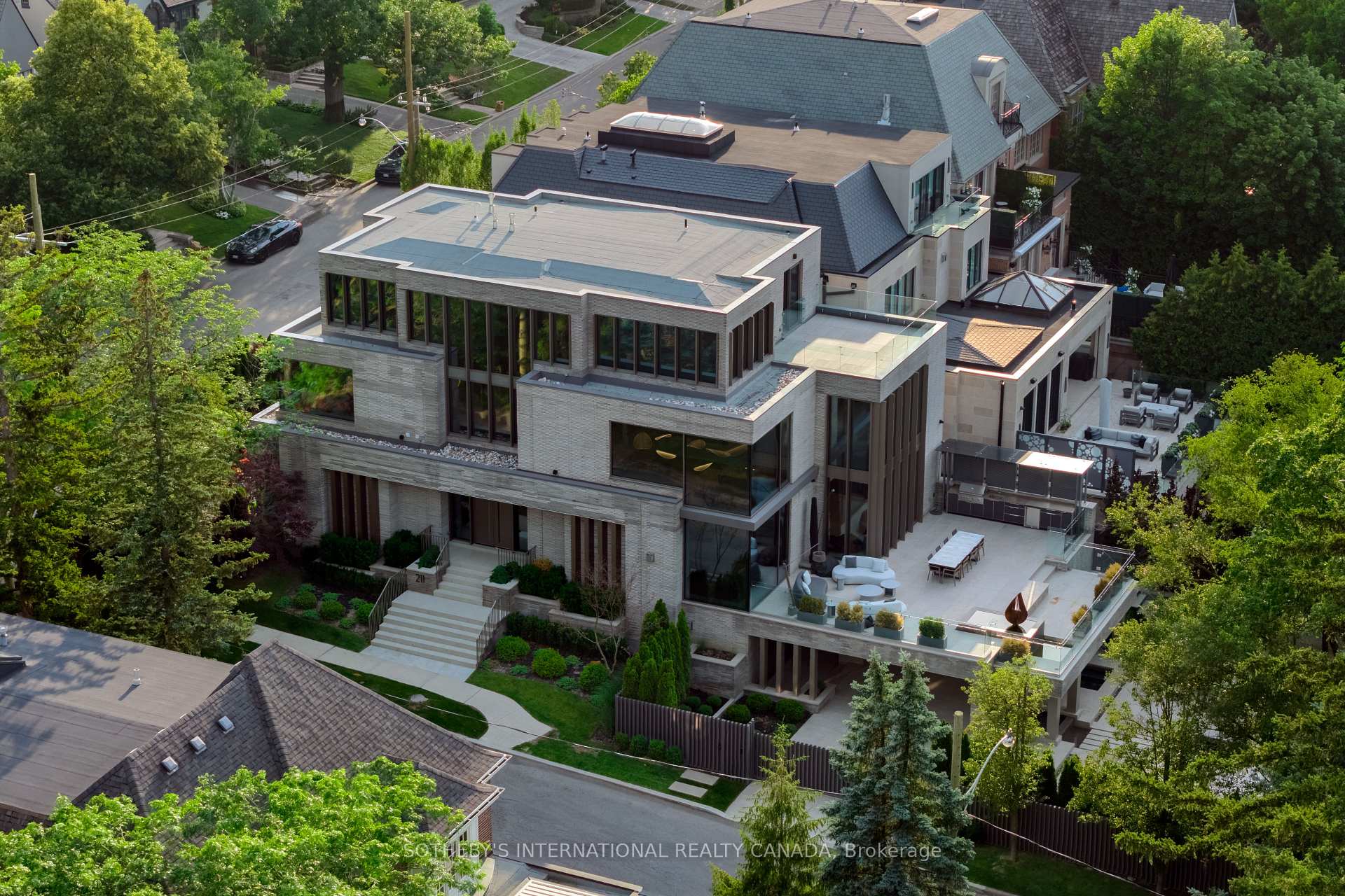 211 Dunvegan Road, Toronto