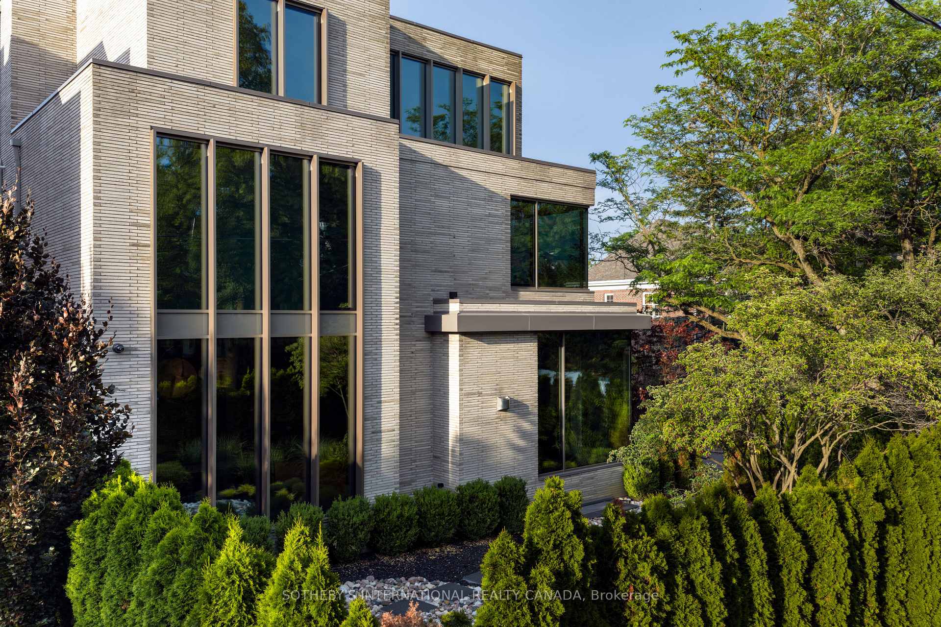 211 Dunvegan Road, Toronto
