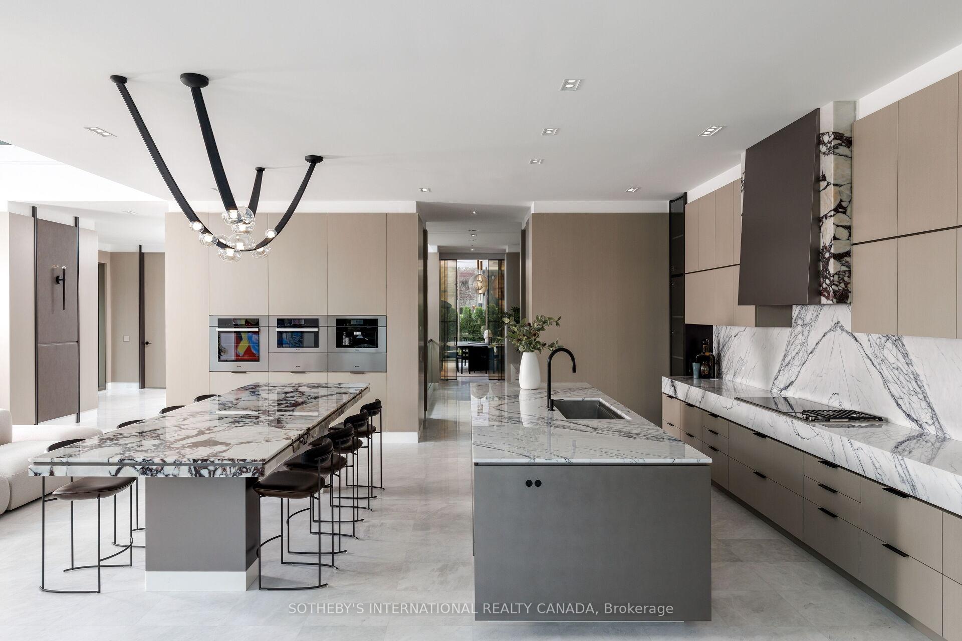 211 Dunvegan Road, Toronto