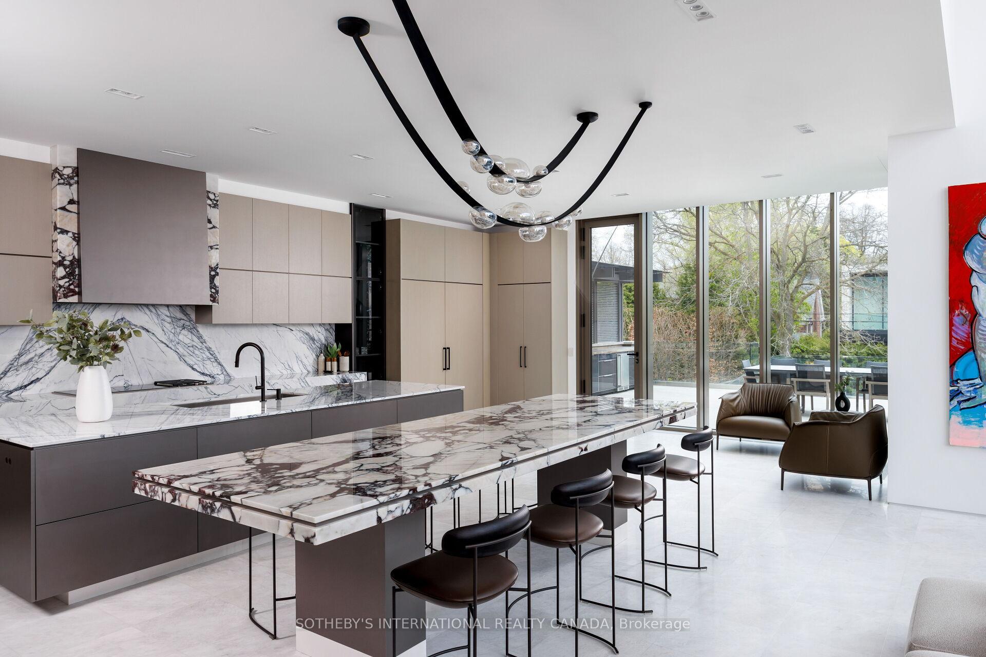 211 Dunvegan Road, Toronto