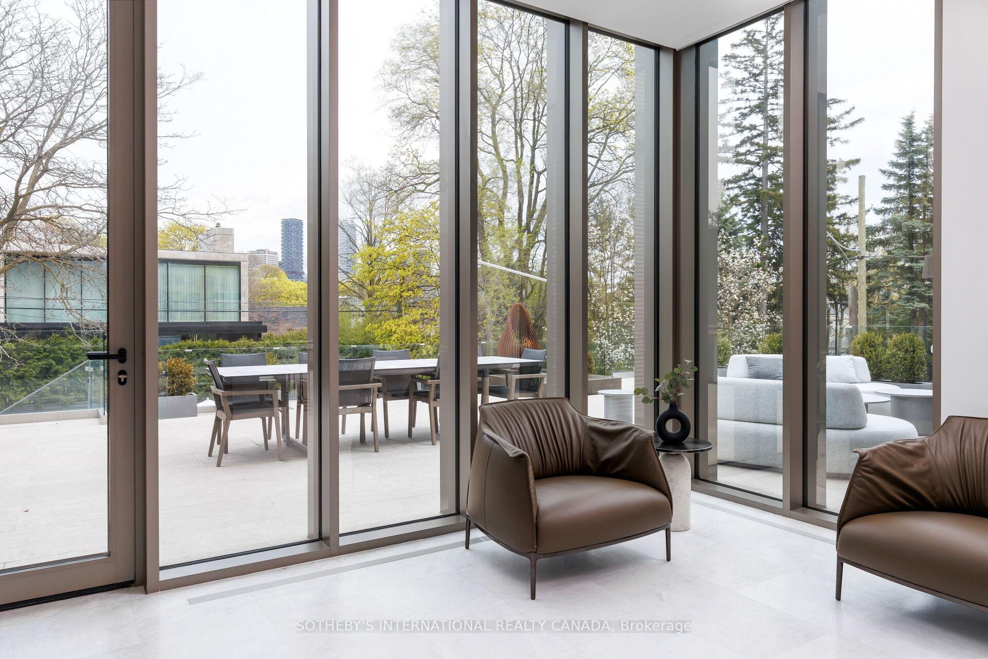 211 Dunvegan Road, Toronto