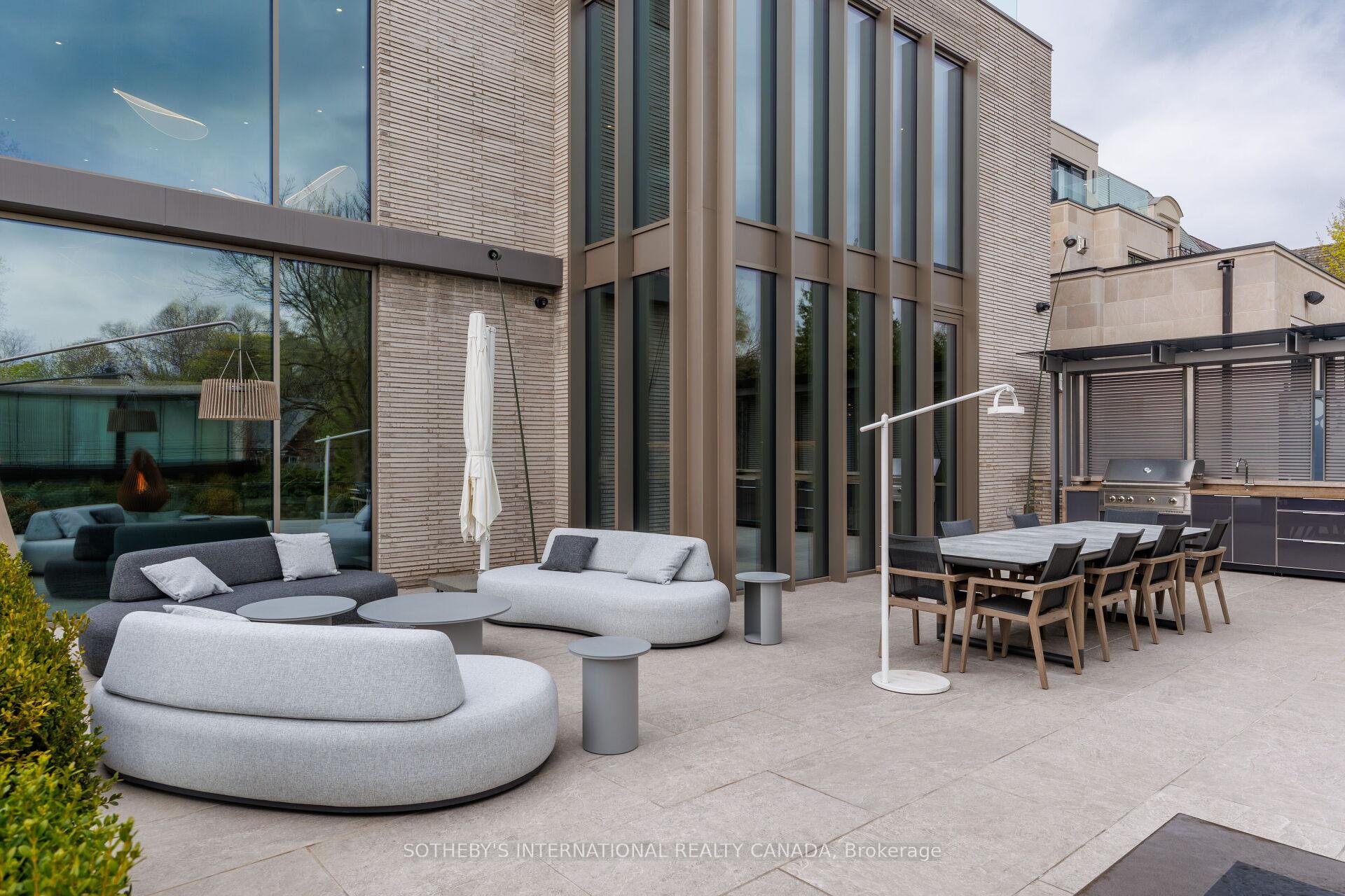 211 Dunvegan Road, Toronto