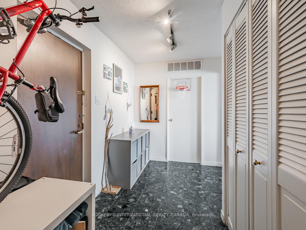 65 Harbour Square 2204, Toronto Unit: 2204