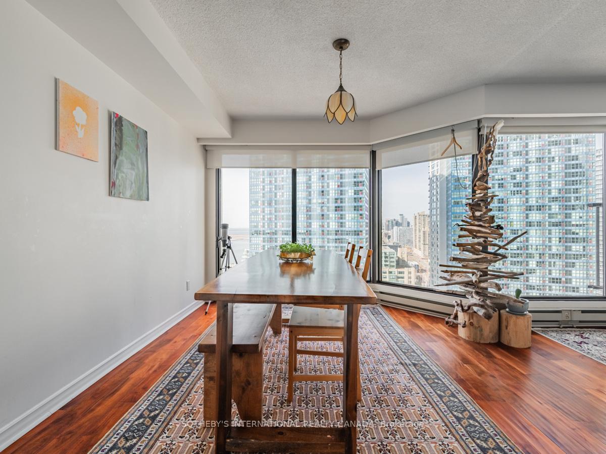65 Harbour Square 2204, Toronto Unit: 2204