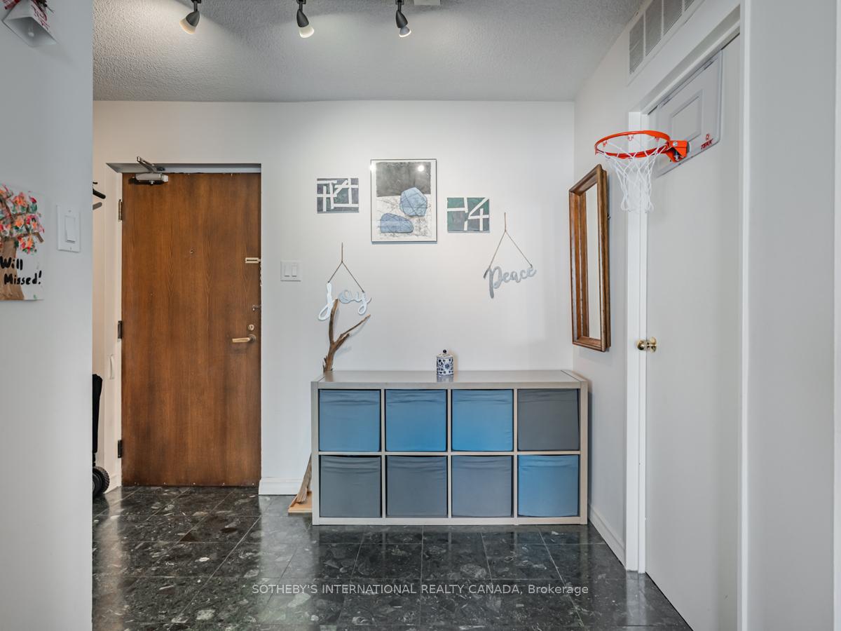 65 Harbour Square 2204, Toronto Unit: 2204