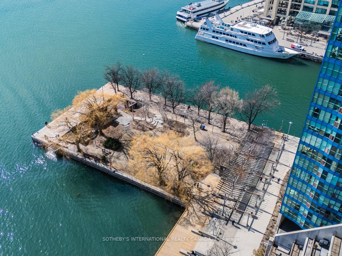 65 Harbour Square 2204, Toronto Unit: 2204