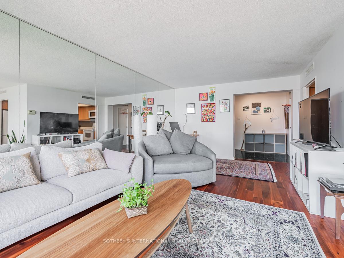 65 Harbour Square 2204, Toronto Unit: 2204