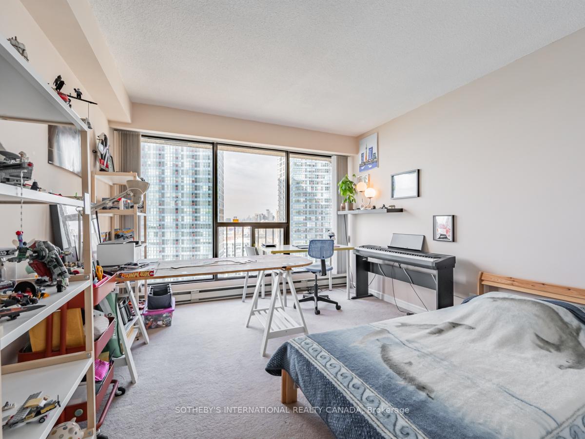 65 Harbour Square 2204, Toronto Unit: 2204