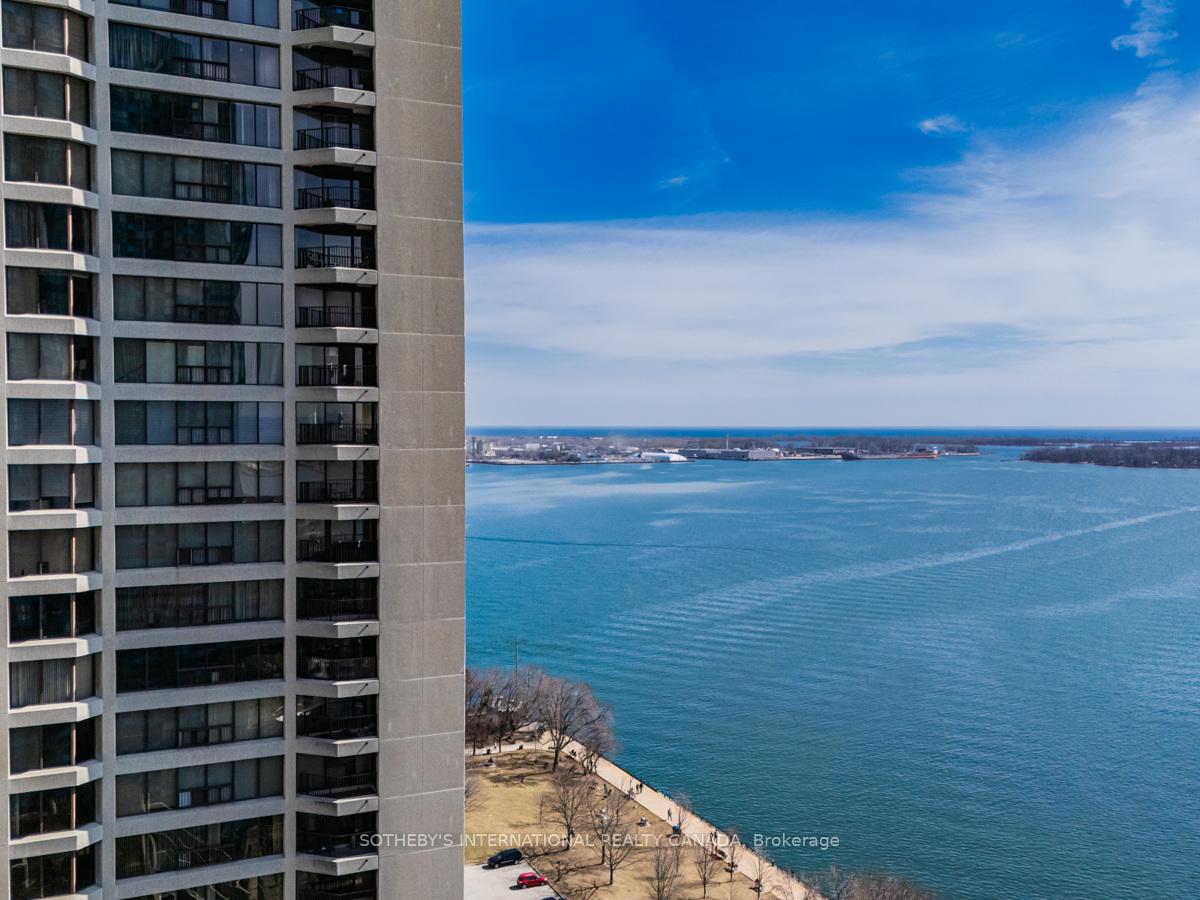 65 Harbour Square 2204, Toronto Unit: 2204