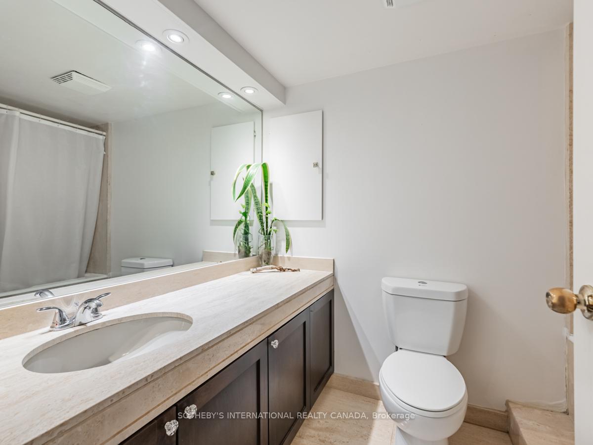 65 Harbour Square 2204, Toronto Unit: 2204