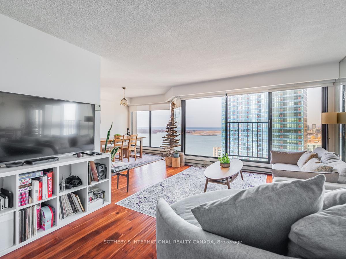 65 Harbour Square 2204, Toronto Unit: 2204